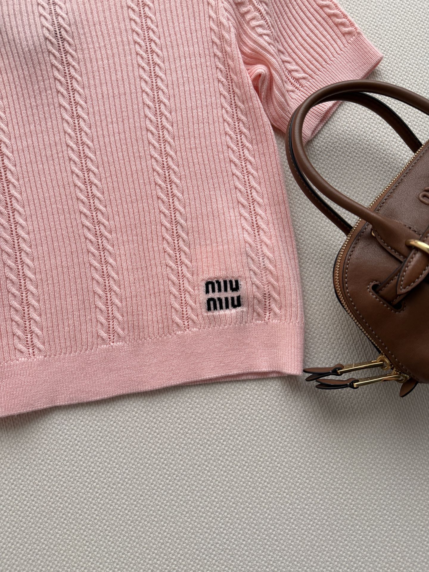 miumi*26SS新款蝴蝶结短袖针织衫🎀钉钻圆领小版型设计 搭配蝴蝶结装饰🎀 超甜超减龄 上身秒变小甜