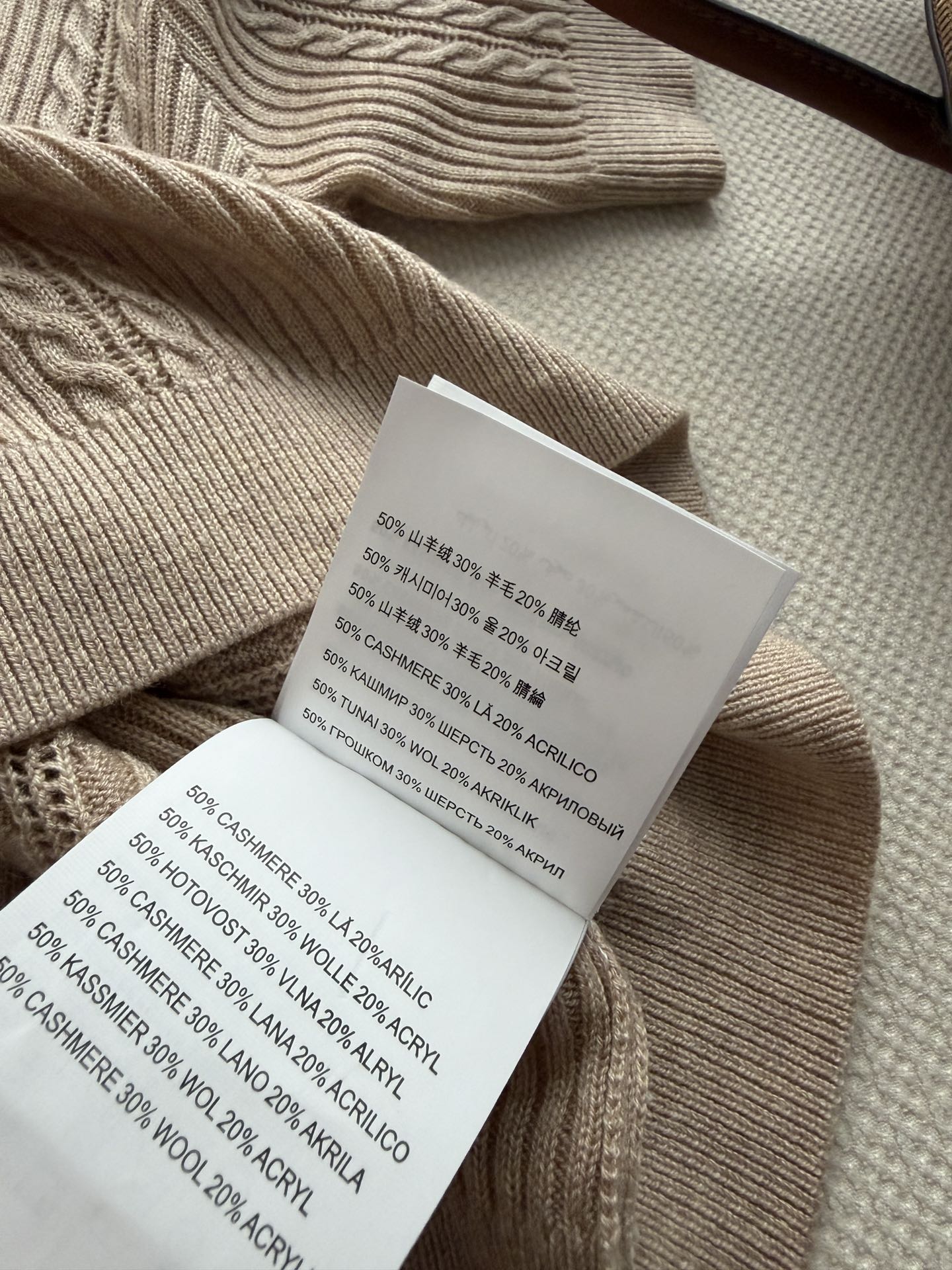 miumi*26SS新款蝴蝶结短袖针织衫🎀钉钻圆领小版型设计 搭配蝴蝶结装饰🎀 超甜超减龄 上身秒变小甜