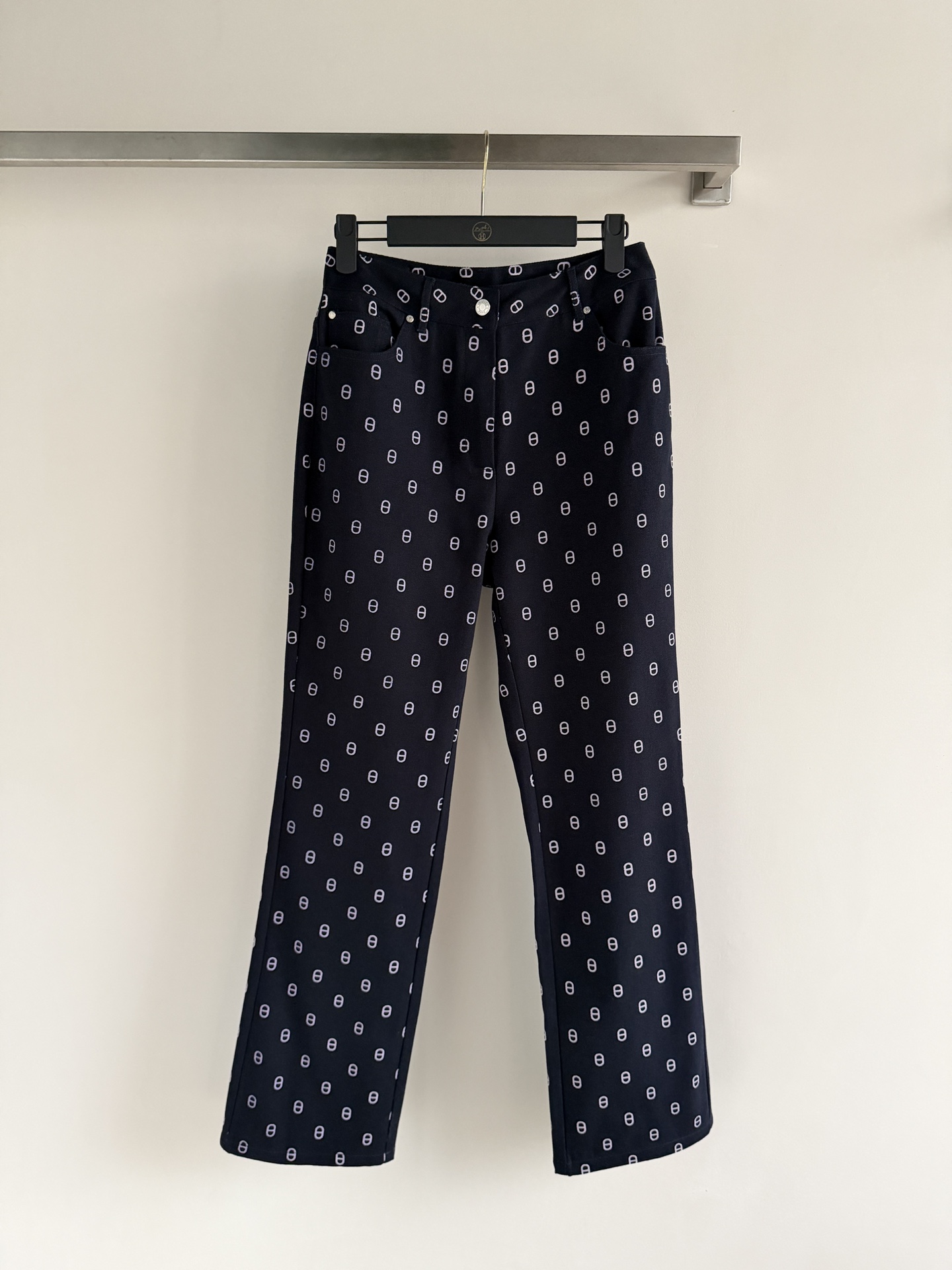 NO:798395,Hermè*'s new straight-leg jeans, straight-leg design, clean tailoring, pig nose collision, retro and fashionable color matching.ＳＭＬ,,hermes,jeans,19860909Hermè*新款直筒牛仔裤,直筒版型设计,干净利落的剪裁,猪鼻的碰撞,配色复古又时髦.ＳＭＬ,,hermes,jeans,,Women's clothing