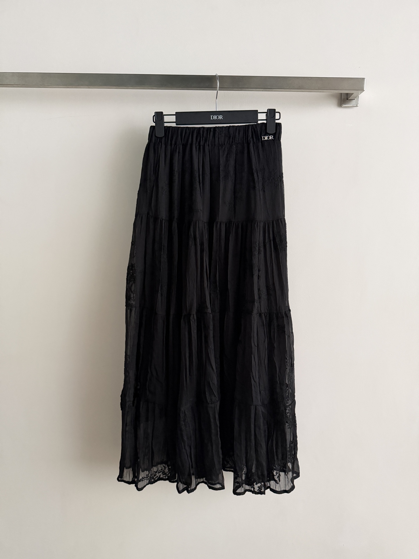 NO:800519,Dio*26SS new gauze skirt fabric has a great drape!  Heavy crochet embroidery shows elegance. The skirt made of super material is rippling freely when walking. The elastic elastic waist is highly tolerant and versatile all year round. SML-, dior, skirts,19860909Dio*26SS新款纱裙面料垂坠感极好！重工钩花刺绣 展现优雅气质,用料超足的半裙行走间裙摆随意荡漾,弹力松紧腰的包容性极强一年四季百搭款SML-,,dior,skirts,,Women's clothing