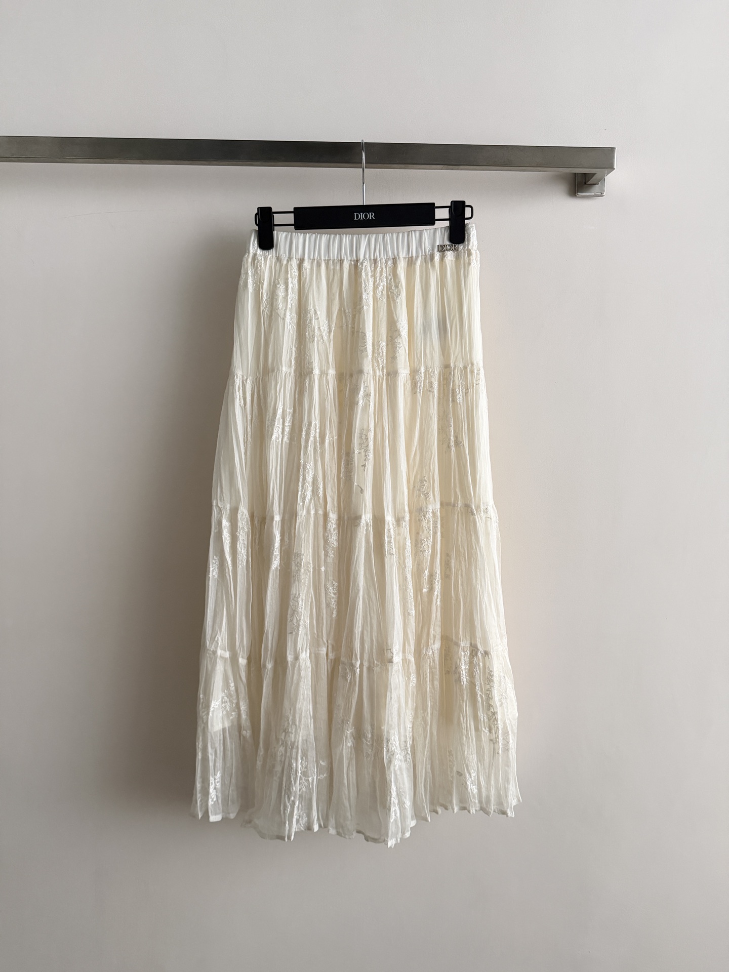 NO:800513,Dio*26SS new gauze skirt fabric has a great drape!  Heavy crochet embroidery shows elegance. The skirt made of super material is rippling freely when walking. The elastic elastic waist is highly tolerant and versatile all year round. SML-, dior, skirts,19860909Dio*26SS新款纱裙面料垂坠感极好！重工钩花刺绣 展现优雅气质,用料超足的半裙行走间裙摆随意荡漾,弹力松紧腰的包容性极强一年四季百搭款SML-,,dior,skirts,,Women's clothing