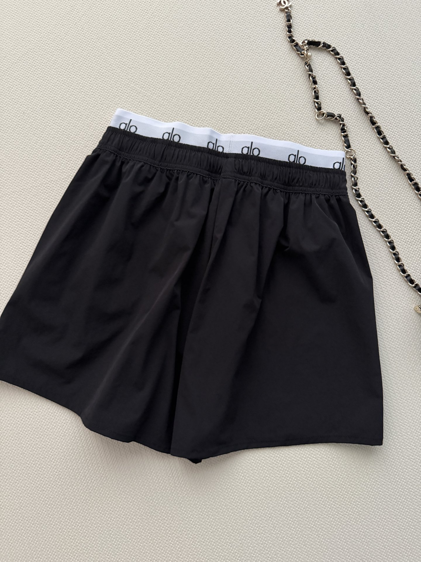 알로 텍스처드 원단 반바지 여성 바지 26 SS 이미지 3