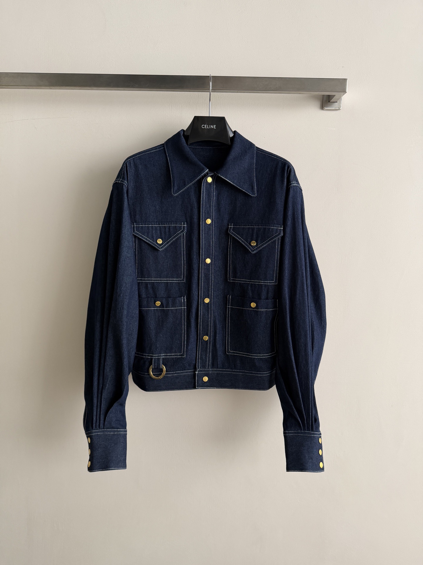 NO:803381,CELIN*26SS new 2026 denim shirt jacket heavy washed denim fabric, soft and thin, comfortable and stiff to wear. Short silhouette + dropped shoulder cut, lantern sleeve design is super three-dimensional, metal buttons and topstitch details are retro and fashionable. Four pockets + metal ring buckle, practical and design, can be easily controlled for commuting, leisure, and travel, and look great when worn alone or layered SML-,,celine,jackets & coats,shirts,19860909CELIN*26SS新款2026牛仔衬衫外套重工水洗牛仔面料,柔软轻薄,穿着舒适又有挺括感.短款廓形+落肩剪裁,灯笼袖设计超有立体感,金属纽扣和明线细节复古又时髦.四个口袋+金属环扣,实用又有设计感,通勤、休闲、旅行都能轻松驾驭,单穿或叠搭都很出彩SML-,,celine,jackets & coats,shirts,,Women's clothing
