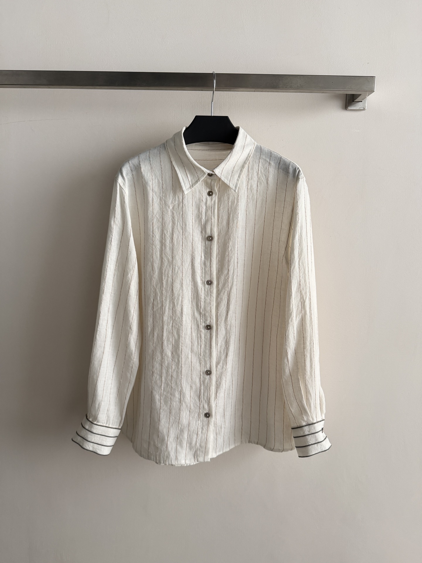 NO:805267,BC linen striped shirt, made of linen, is breathable and comfortable, perfect for spring and summer!  Loose long sleeves + vertical stripes, simple and stylish, can be easily used in daily commuting. The beaded stripe details on the cuffs are a plus, and the linen has natural wrinkles. It has a casual and lazy style! It is OK to match with jeans or skirts, and it is easy to wear with a fashionable temperament~SML,,skirts,jeans,shirts,19860909BC亚麻条纹衬衫,亚麻材质,透气又舒适,超适合春夏穿！宽松长袖+竖条纹,简约又有设感,通勤日常都能轻松驾驭,袖口钉珠条纹细节超加分,亚麻自带自然褶皱,随性慵懒风get!搭配牛仔裤或半裙都很OK,轻松穿出时尚气质感~SML,,skirts,jeans,shirts,,Women's clothing