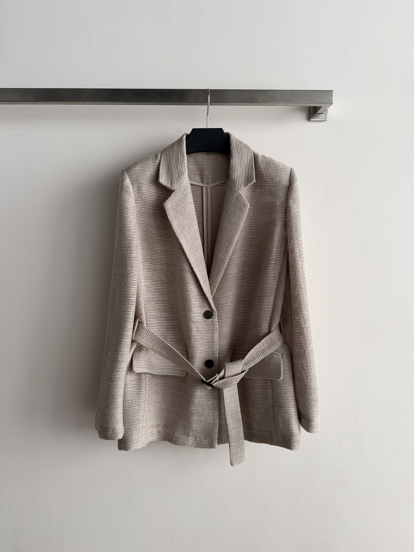 NO:808072,Brunello Cucinel*26SS new old-money style cotton and linen jacket, customized hollow textured fabric, high-grade textured belt decoration of the same fabric to modify the body shape and enhance the sense of hierarchy!  50% cotton and 50% linen blended fabric, excellent quality, high-end luxury ~ Whether you are a petite or tall girl, you can wear SML-,, brunello cucinelli, jackets & coats,19860909Brunello Cucinel*26SS新款老钱风棉麻外套定制镂空纹理面料高级有质感同面料腰带装饰 修饰身形提升层次感！50棉50亚麻混纺面料,品质超赞高级奢华～ 无论是身材娇小还是高挑的女生都能驾驭SML-,,brunello cucinelli,jackets & coats,,Women's clothing