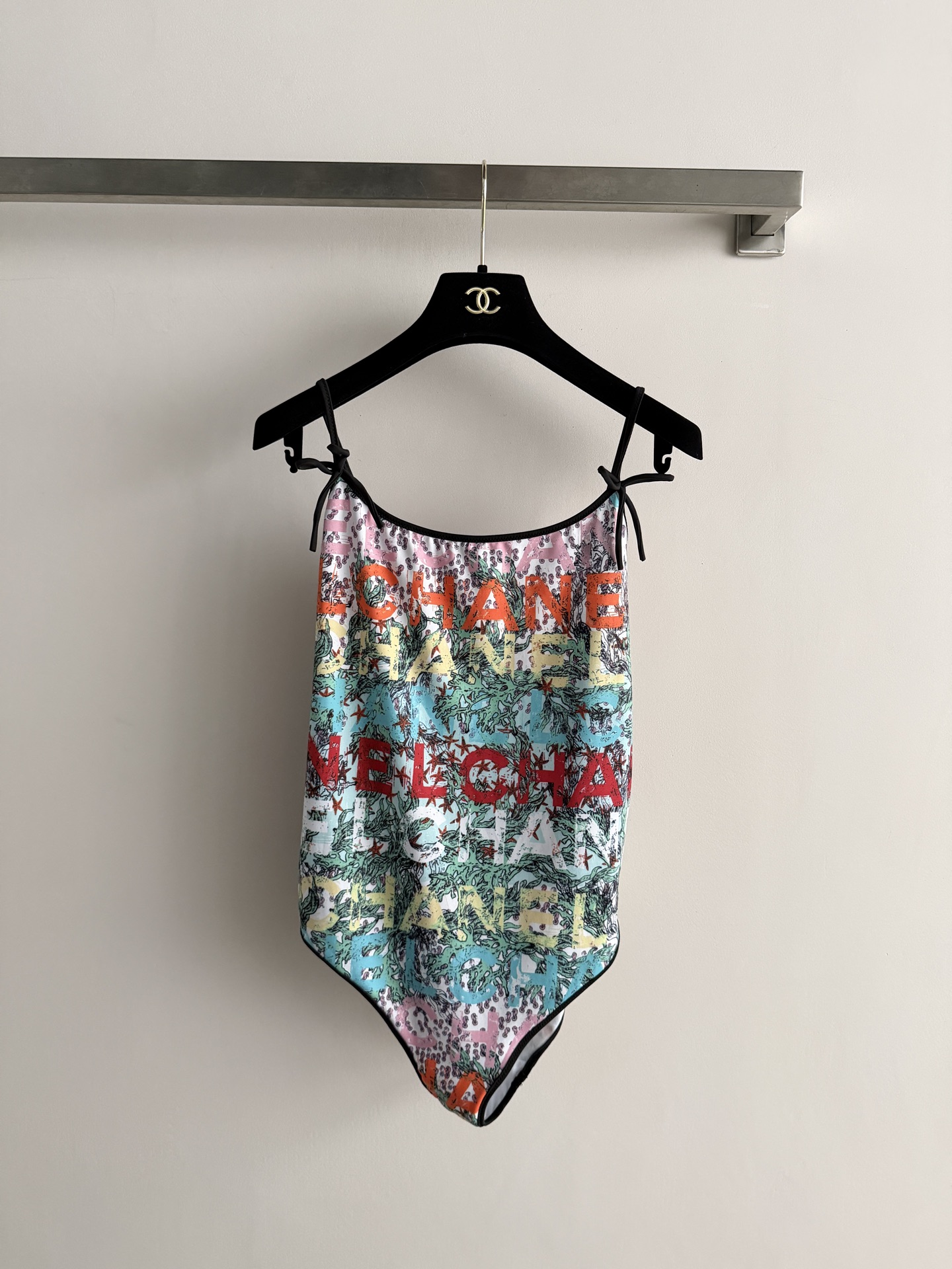 NO:893304,CHANE*26M series one-piece swimsuit with colorful letter print is super eye-catching and full of summer vacation atmosphere!  Highly elastic and quick-drying fabric, fit and comfortable, you can easily control it by the seaside and swimming pool. The bow design of the shoulder straps is French elegance and shows the collarbone. The black edges outline the body shape. It is very fashionable. It can not only be used as a swimsuit, but can also be paired with trousers or skirts. It can be easily switched between multiple styles. It is very exciting when going on vacation. SML-,,chanel,skirts,swimsuits,19860909CHANE*26M系列连体泳衣彩色字母印花超吸睛,满满夏日度假氛围！高弹速干面料,贴合舒适,海边泳池都能轻松驾驭华.肩带蝴蝶结设计,法式优雅又显锁骨,黑色边线勾勒身形,时髦感满分不仅能当泳衣,还能搭配裤装或裙装,轻松切换多种风格,度假出街都很出彩SML-,,chanel,skirts,swimsuits,,Women's clothing