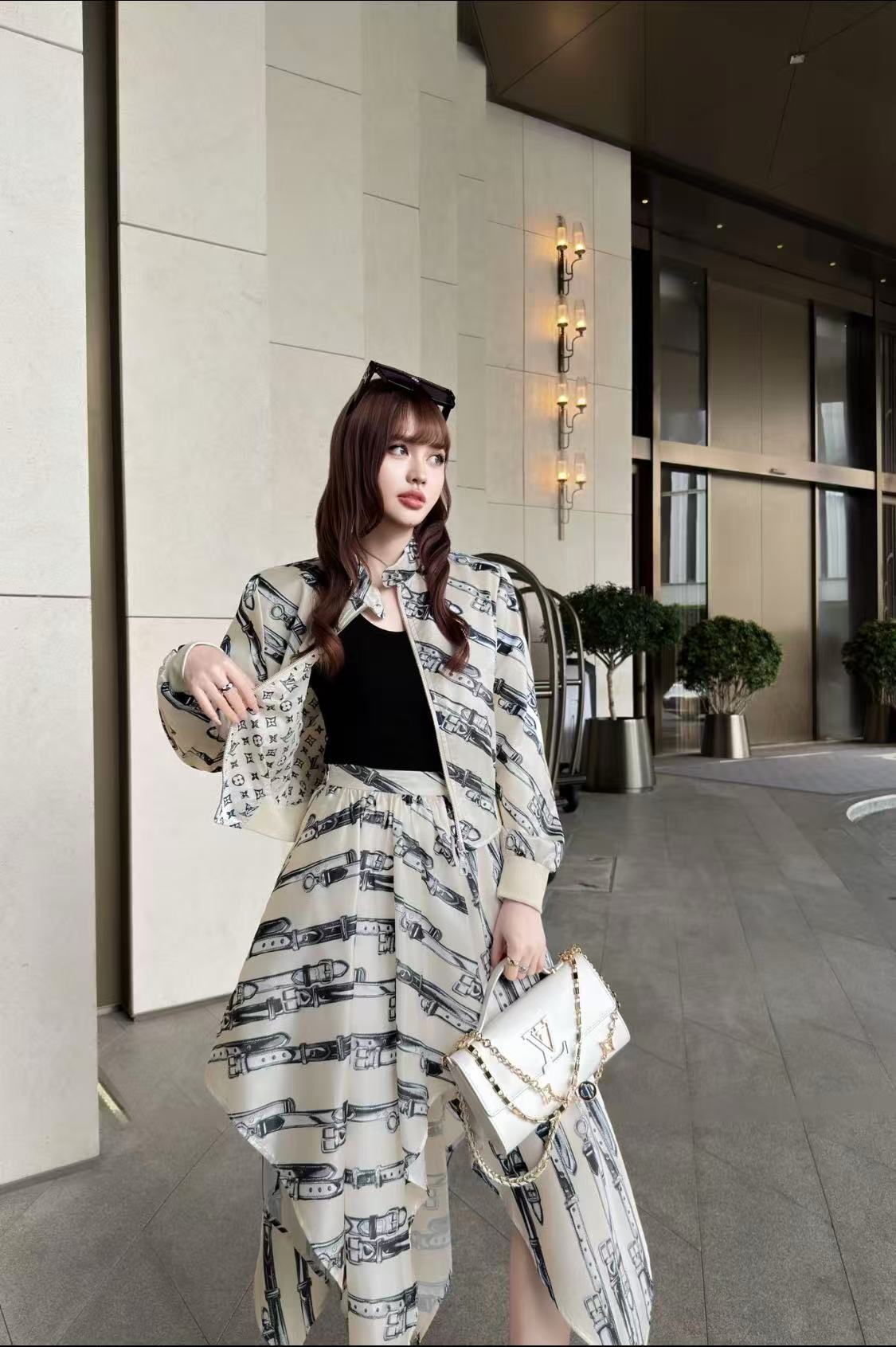 NO:893673,A set of upper body,19860909一套上身,,,Women's clothing