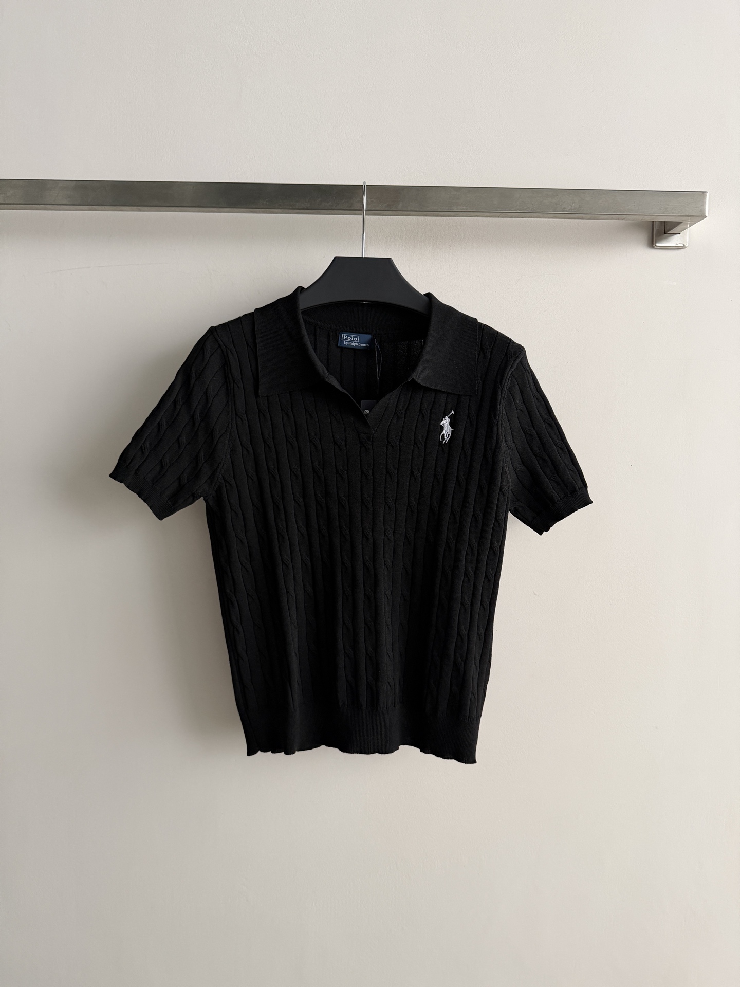 NO:933629,Ralph Laure*26SS new polo short-sleeved sweater with horse embroidery on the chest and luxurious embellishments. A simple LOGO is enough to be personalized and fashionable, and the regular version is not picky!  The classic style never goes out of style, and the college style can be worn by anyone who is fat or thin~SML, women's clothing, loro piana, T-shirt,19860909Ralph Laure*26SS新款polo短袖针织衫胸前绣马刺绣奢华点缀 简单的LOGO就足够个性时尚,常规版型不挑人！经典版型永不过时 减龄学院风胖瘦均可驾驭～SML,女装,loro piana,T-shirt,,Women's clothing