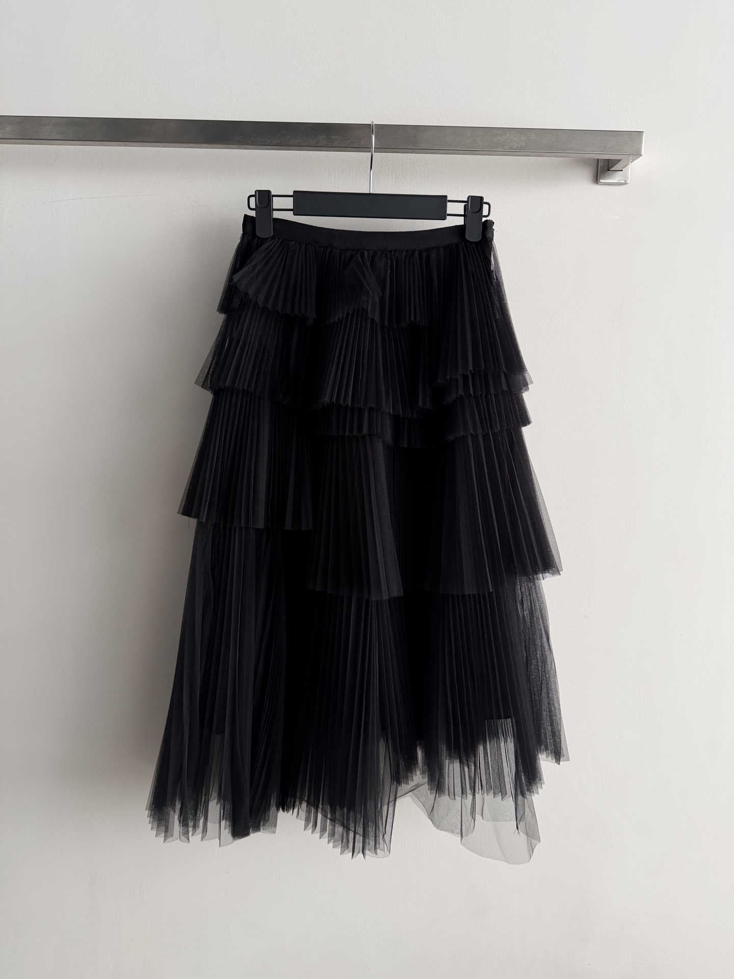 NO:951470,The asymmetrical design of Dio*’s new irregular gauze skirt is really amazing!  Full of layering, each layer of mesh is light and soft, like a cloud to the touch. The fabric is super comfortable, skin-friendly and breathable, and the upper body effect is even more fashionable and versatile. Whether it is paired with a simple T-shirt or an elegant shirt, it can be easily worn. Walking on the street beautifully, it turns heads. It is both fashionable and high-end ~ SML-,, dior, skirts, shirts, tees, t-shirt,19860909Dio*新款不规则纱裙半裙的不对称设计真的是绝了！层次感十足,每一层网纱都轻盈柔软,仿佛云朵般触感,面料超级舒服,亲肤透气,上身效果更是洋气百搭,无论是搭配简约T恤还是优雅衬衫,都能轻松驾驭,美美哒走在街上,回头率满分既时尚又不失高级感～SML-,,dior,skirts,shirts,tees，t-shirt,,Women's clothing
