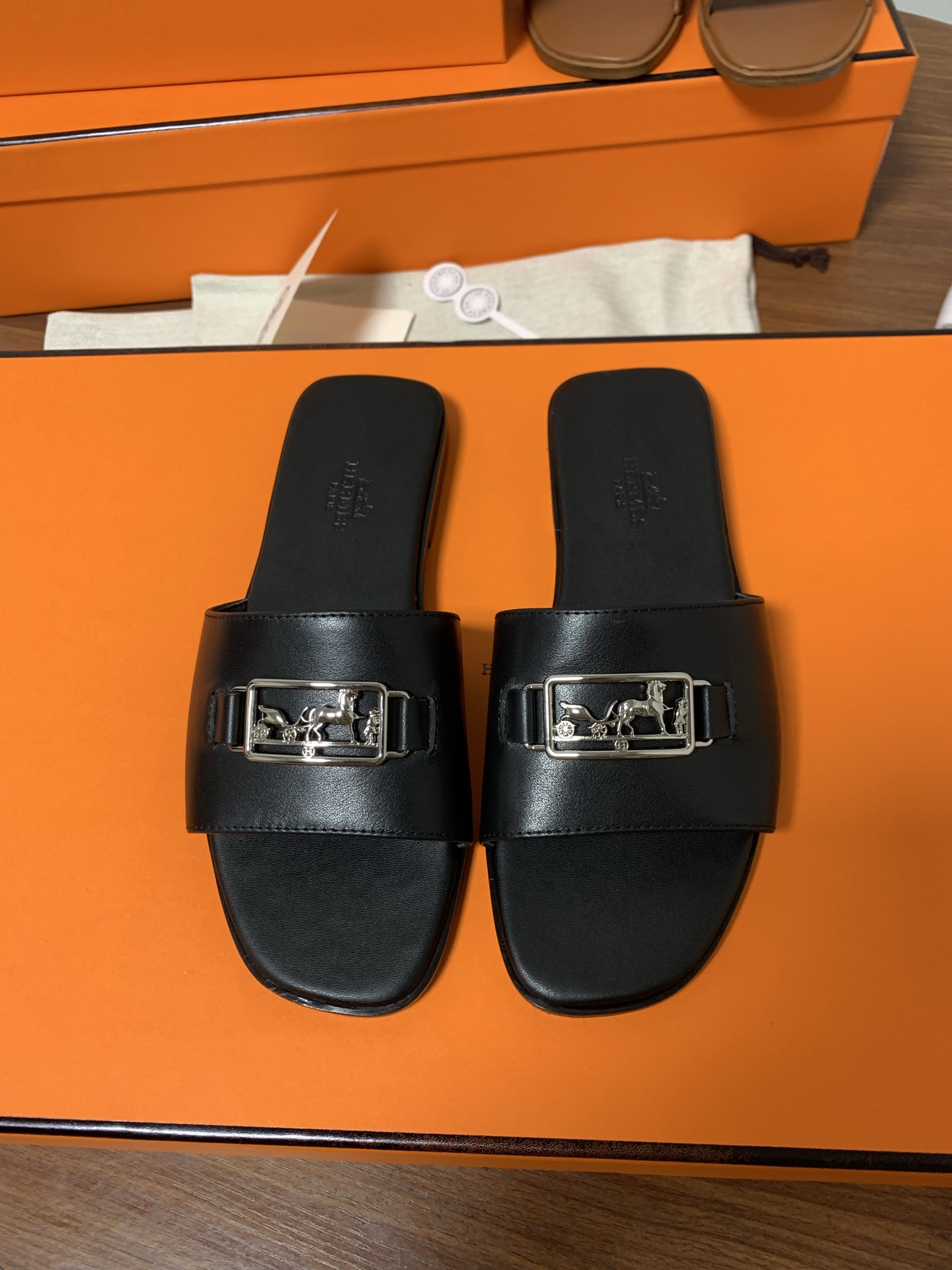 NO:262338,Running volume and price, genuine leather sole, size 35-39 (40-42. Custom made, no return or exchange), slippers, slippers19860909跑量价 真皮底 码数35-39（40一42.定做不退换）,拖鞋,slippers,Women's Shoes