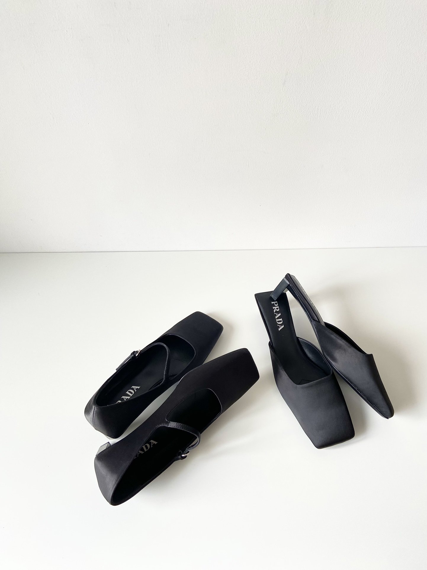 prada24走秀订货会新款方头丝绸制异形跟单鞋/拖鞋000032000030