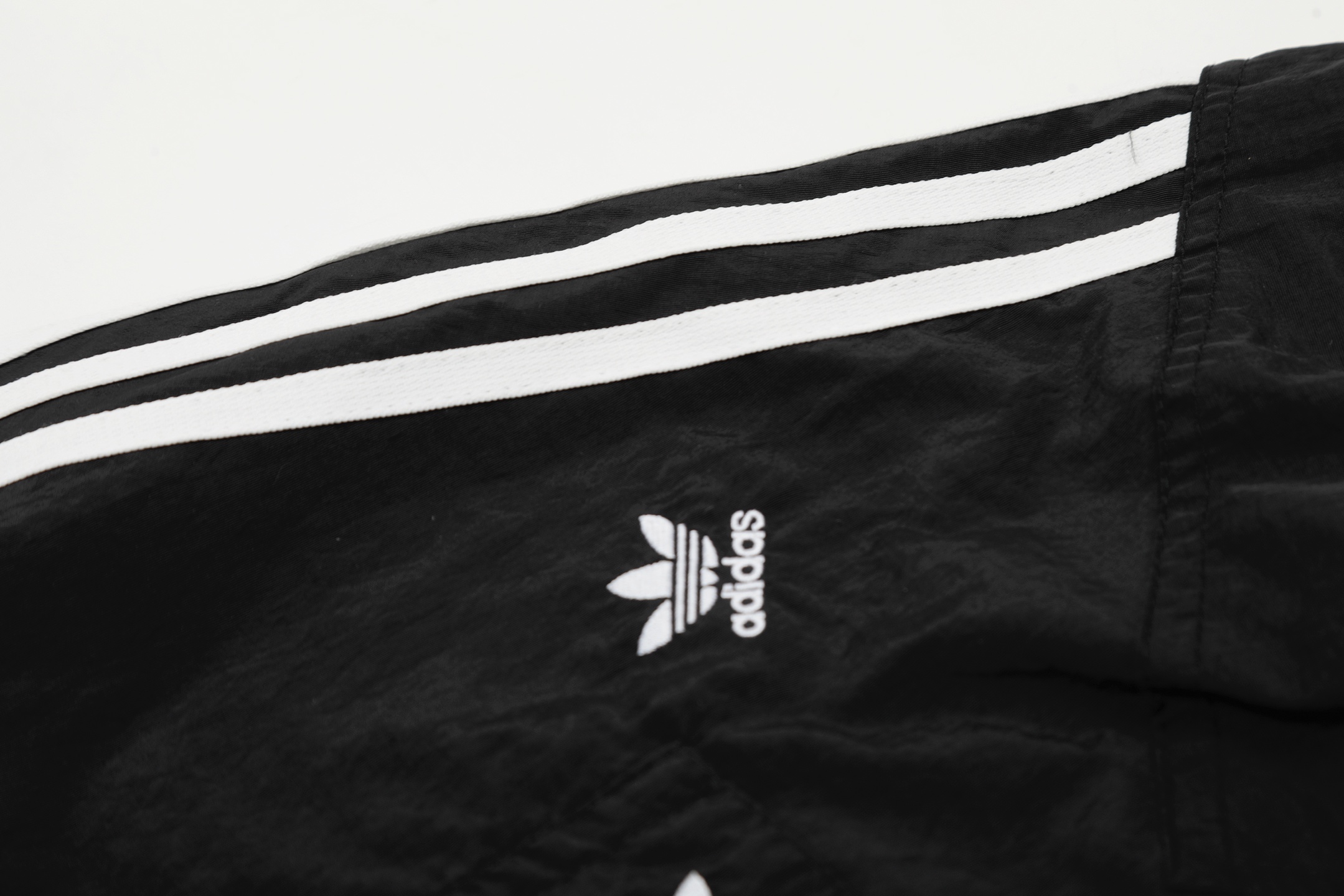 Adidas Embroidered Zipper Jacket in Black, Sizes M-XXL, Measurements Included - 图片 9
