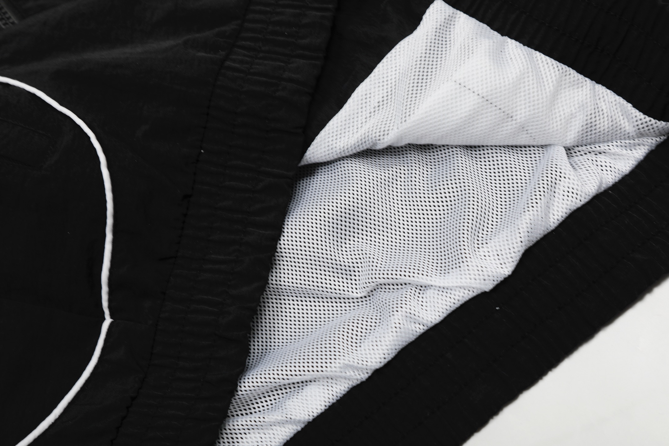 Adidas Trifle Suit: Fashionable Fusion Design for Active Lifestyle - 图片 9