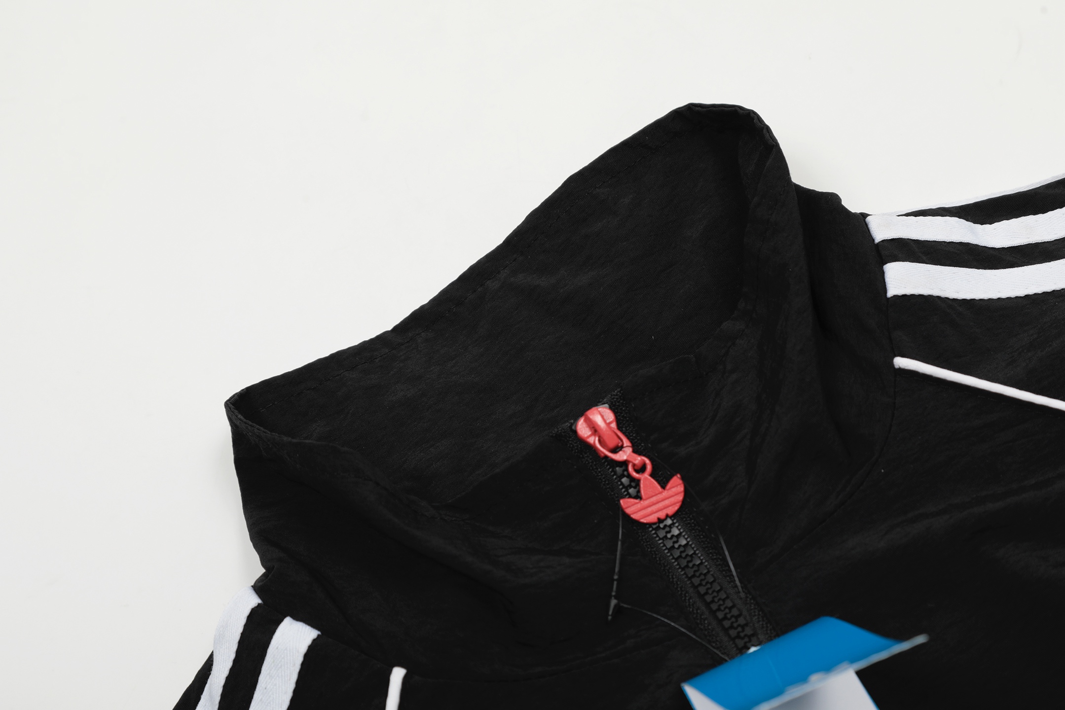 Adidas Trifle Suit: Fashionable Fusion Design for Active Lifestyle - 图片 4