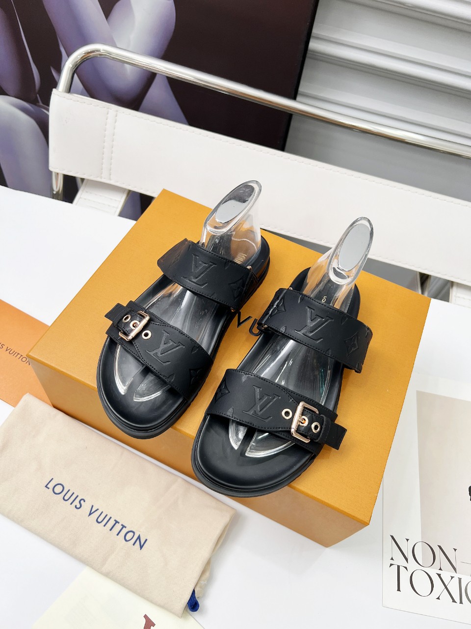 NO:266490,LOUIS VUITTON | Louis Vuitton's latest hot Velcro series in spring and summer 2025... Couple thick-soled slippers Purchase grade rare products are available ━━━━━━━━━━━━━━━━━━━━━━━━━━ Upper LV imported 5D printed floral cloth, silk lining, original molded sole shoe size: 35-41 Sole height: 3 cm Original full set of gift box packaging, slippers, louis vuitton, louis vuitton, louis vuitton, louis vuitton, slippers19860909LOUIS VUITTON | 路易威登2025春夏最新爆款魔术贴系列……情侣款厚底拖鞋 代购级别稀品上新━━━━━ t ━━━━━ 鞋面LV进口5D打印花布,丝绸内里 大底原版开模大底 鞋码: 35-41 底高 : 3厘米 原版全套礼盒包装,拖鞋,louis vuitton,louis vuitton,louis vuitton,slippers,Women's Shoes