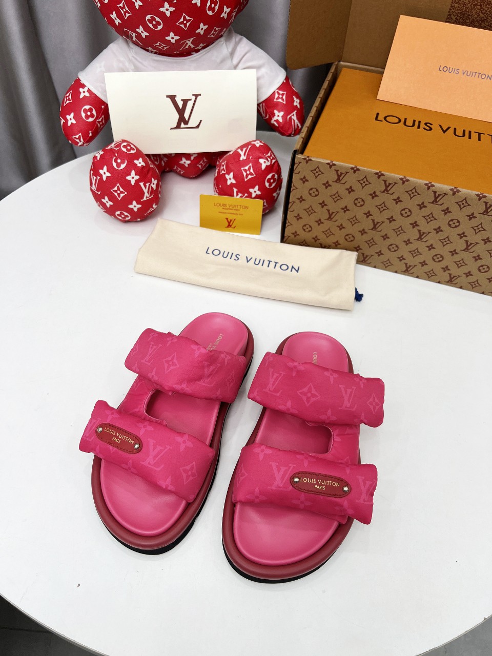 Louis Vuitton 情侣码 𝙇𝙤𝙪𝙞𝙨 𝙑𝙪𝙞𝙩𝙩𝙤𝙣 路易威登面包拖 又一 最新 强调 100%真羽绒填充