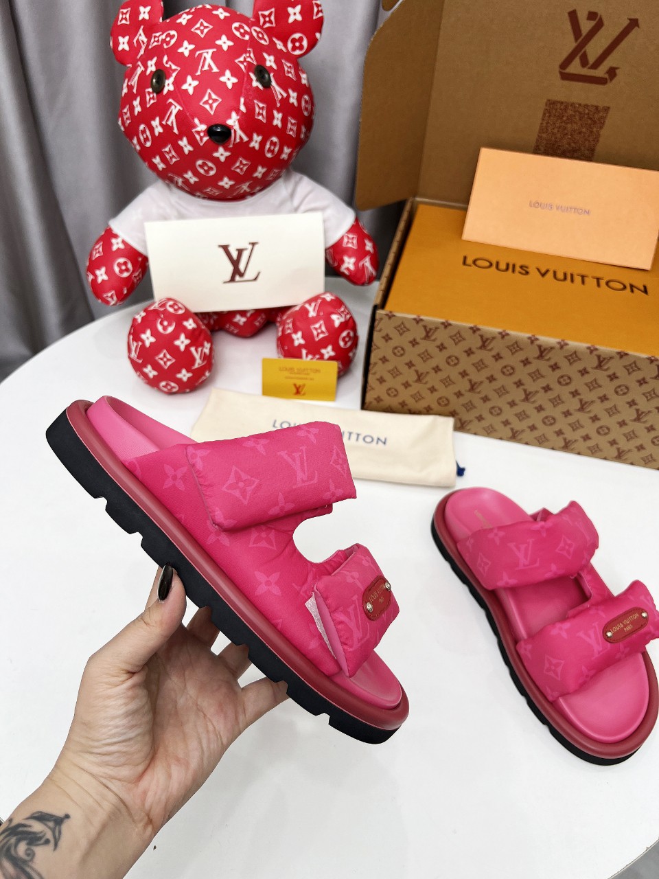 Louis Vuitton 情侣码 𝙇𝙤𝙪𝙞𝙨 𝙑𝙪𝙞𝙩𝙩𝙤𝙣 路易威登面包拖 又一 最新 强调 100%真羽绒填充