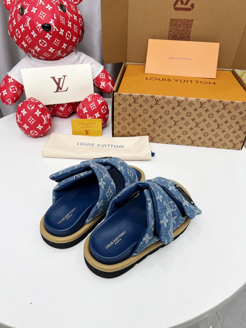 Louis Vuitton 情侣码 𝙇𝙤𝙪𝙞𝙨 𝙑𝙪𝙞𝙩𝙩𝙤𝙣 路易威登面包拖 又一 最新 强调 100%真羽绒填充