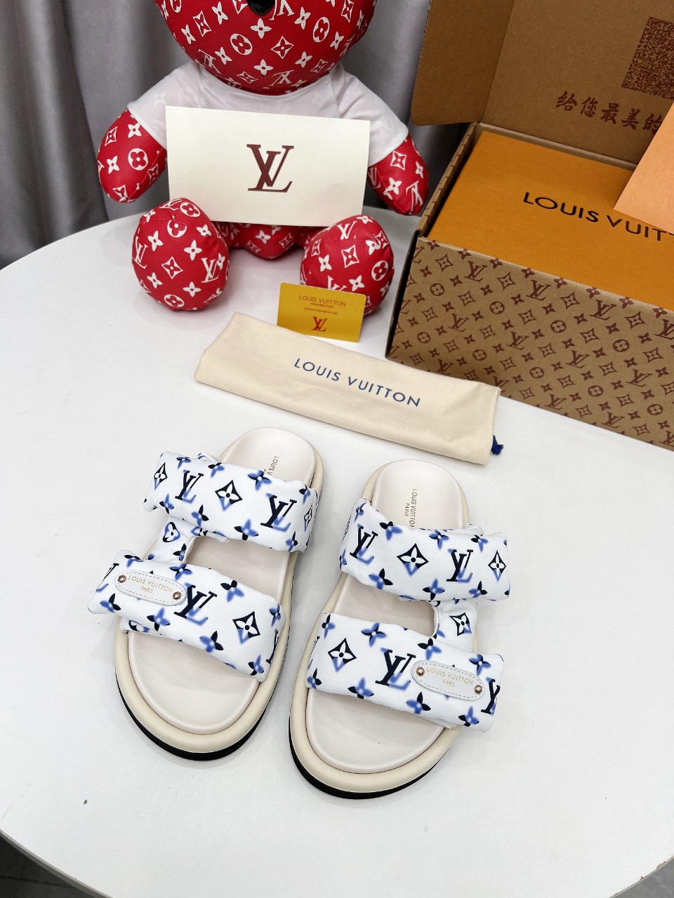 Louis Vuitton 情侣码 𝙇𝙤𝙪𝙞𝙨 𝙑𝙪𝙞𝙩𝙩𝙤𝙣 路易威登面包拖 又一 最新 强调 100%真羽绒填充