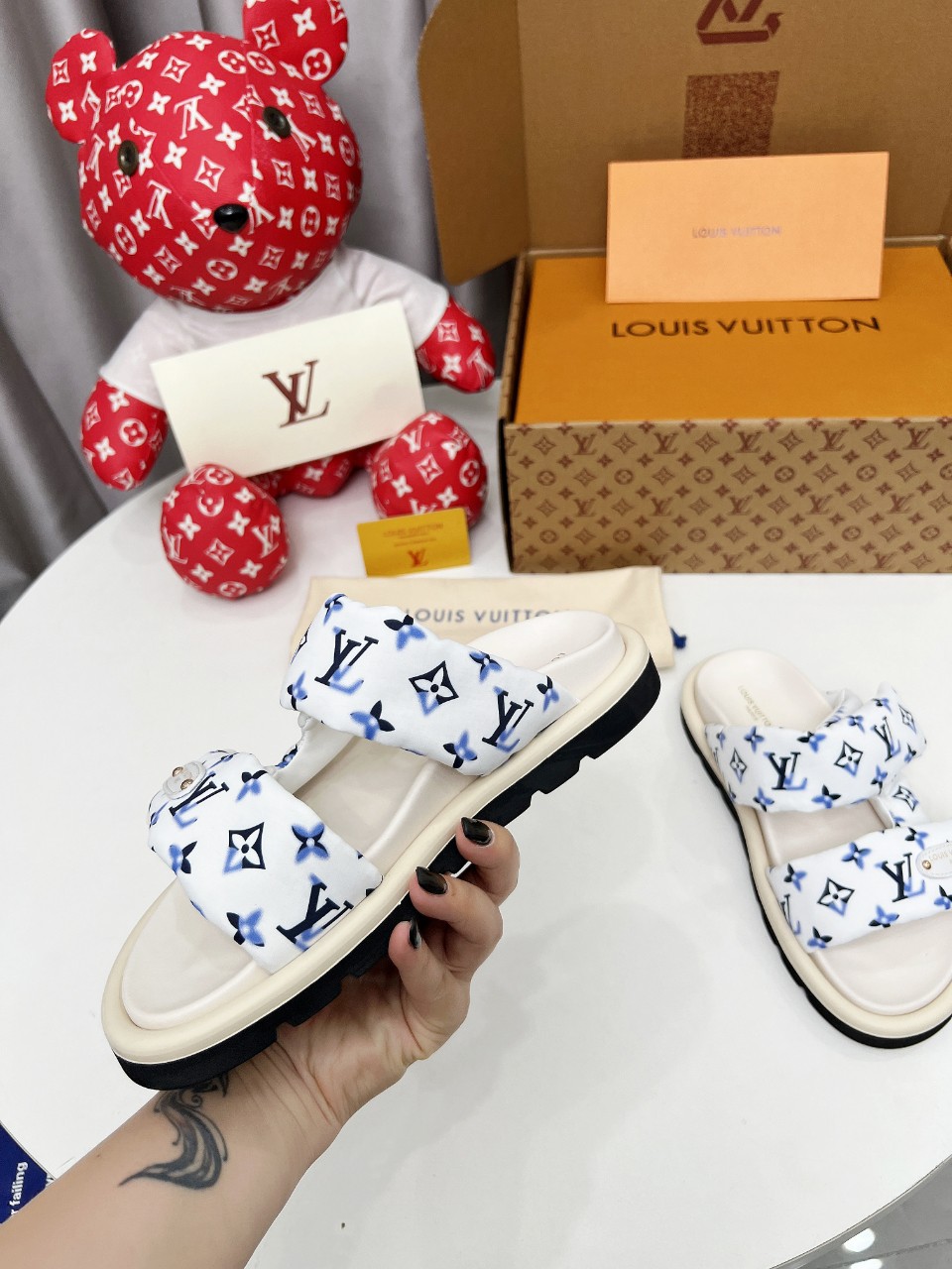 Louis Vuitton 情侣码 𝙇𝙤𝙪𝙞𝙨 𝙑𝙪𝙞𝙩𝙩𝙤𝙣 路易威登面包拖 又一 最新 强调 100%真羽绒填充