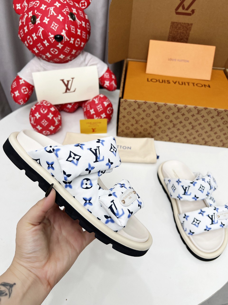 Louis Vuitton 情侣码 𝙇𝙤𝙪𝙞𝙨 𝙑𝙪𝙞𝙩𝙩𝙤𝙣 路易威登面包拖 又一 最新 强调 100%真羽绒填充