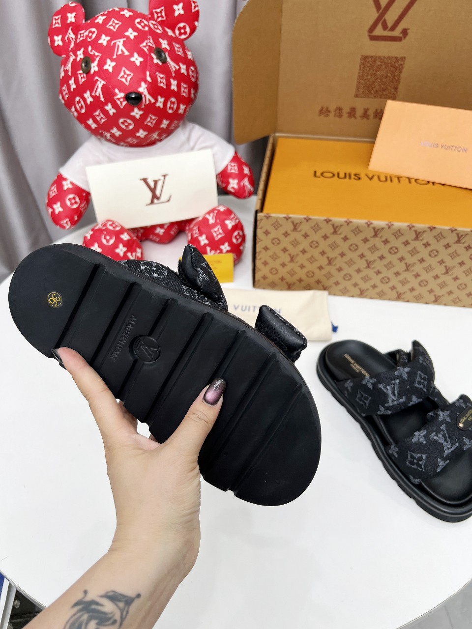 Louis Vuitton 情侣码 𝙇𝙤𝙪𝙞𝙨 𝙑𝙪𝙞𝙩𝙩𝙤𝙣 路易威登面包拖 又一 最新 强调 100%真羽绒填充