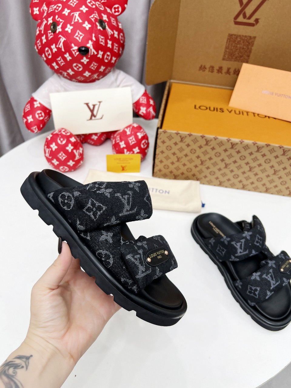 Louis Vuitton 情侣码 𝙇𝙤𝙪𝙞𝙨 𝙑𝙪𝙞𝙩𝙩𝙤𝙣 路易威登面包拖 又一 最新 强调 100%真羽绒填充