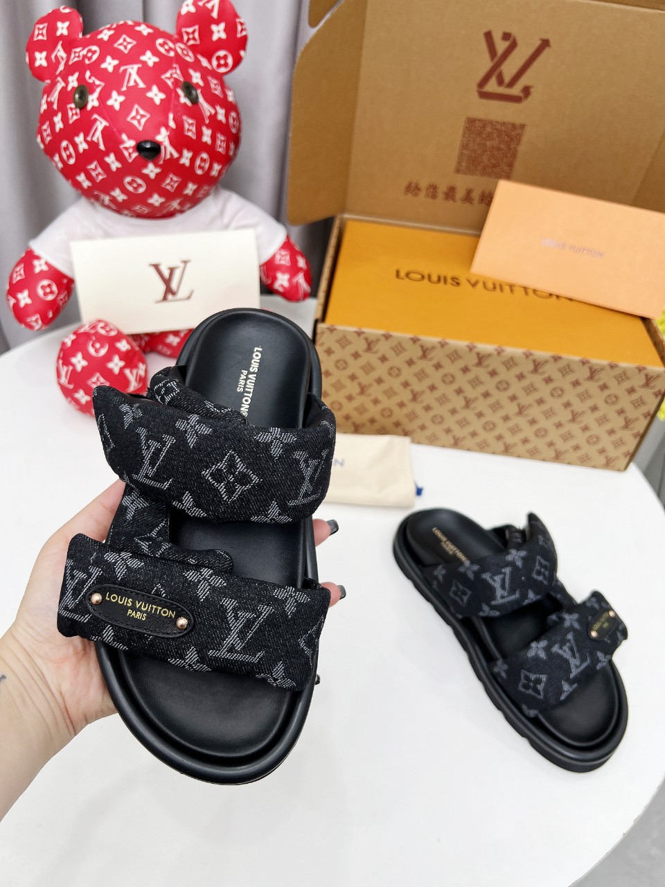 Louis Vuitton 情侣码 𝙇𝙤𝙪𝙞𝙨 𝙑𝙪𝙞𝙩𝙩𝙤𝙣 路易威登面包拖 又一 最新 强调 100%真羽绒填充