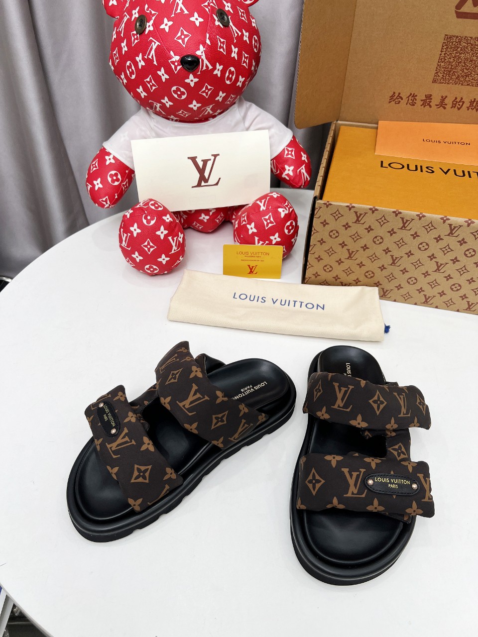 Louis Vuitton 情侣码 𝙇𝙤𝙪𝙞𝙨 𝙑𝙪𝙞𝙩𝙩𝙤𝙣 路易威登面包拖 又一 最新 强调 100%真羽绒填充