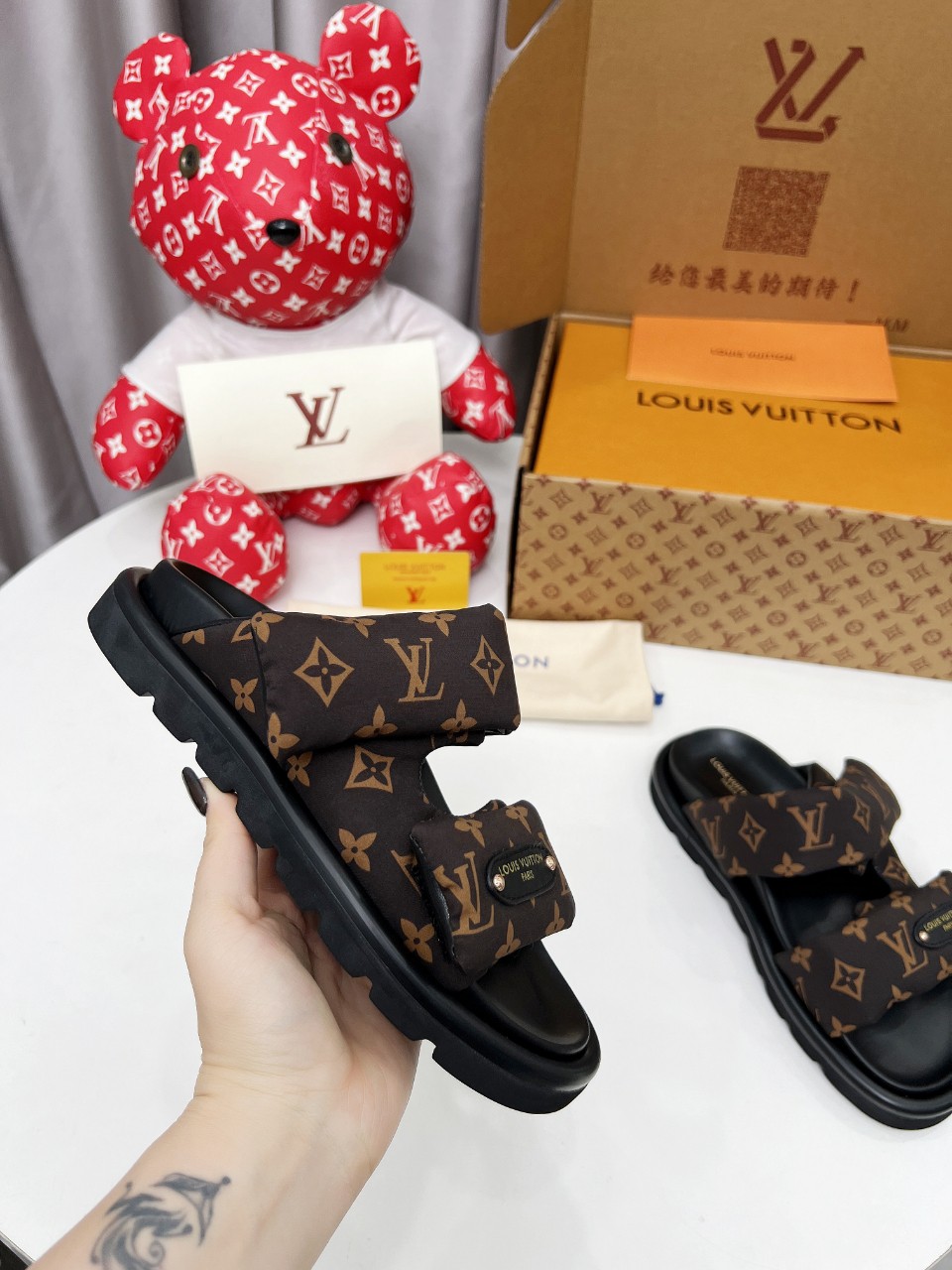 Louis Vuitton 情侣码 𝙇𝙤𝙪𝙞𝙨 𝙑𝙪𝙞𝙩𝙩𝙤𝙣 路易威登面包拖 又一 最新 强调 100%真羽绒填充