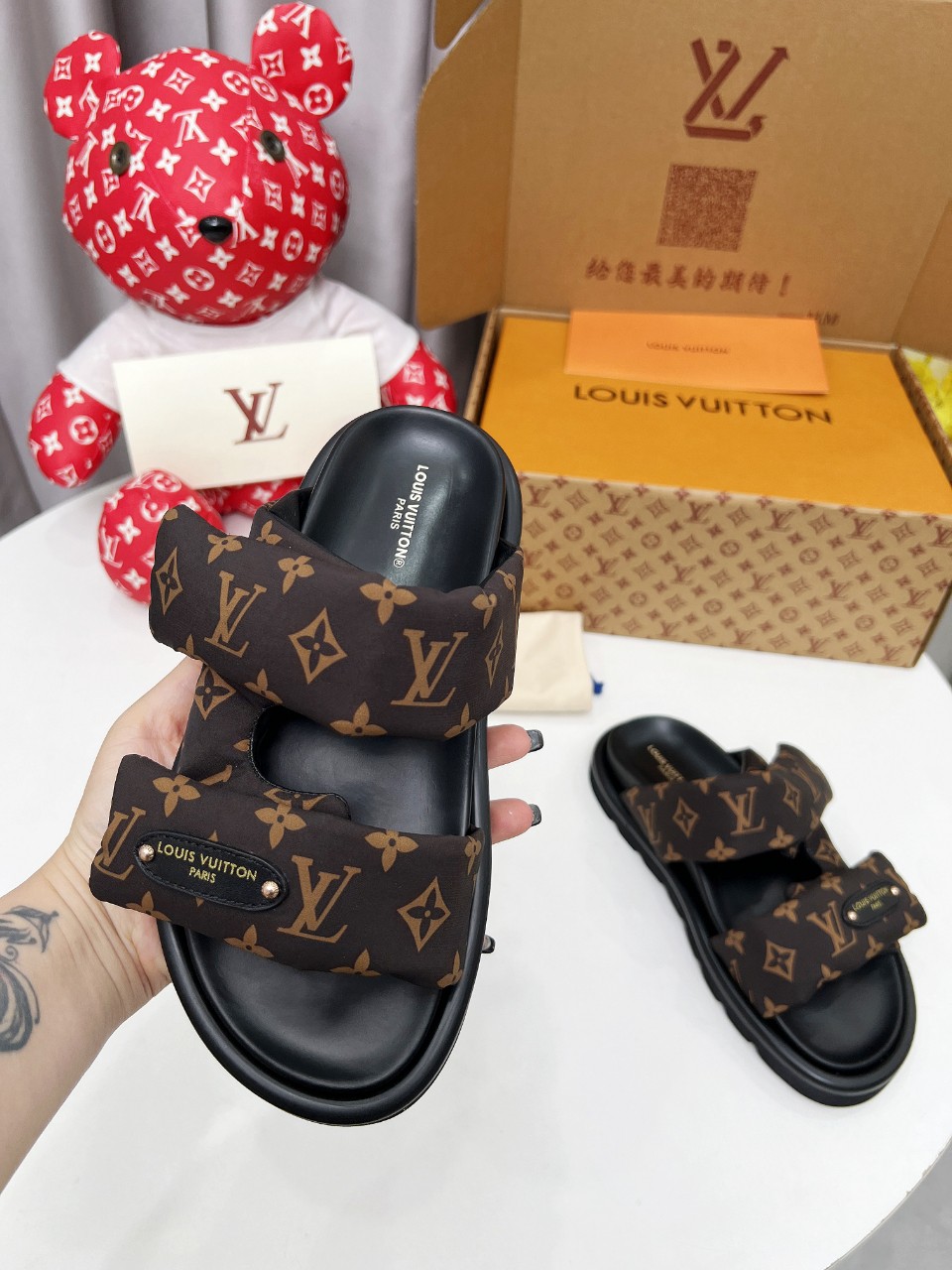 Louis Vuitton 情侣码 𝙇𝙤𝙪𝙞𝙨 𝙑𝙪𝙞𝙩𝙩𝙤𝙣 路易威登面包拖 又一 最新 强调 100%真羽绒填充