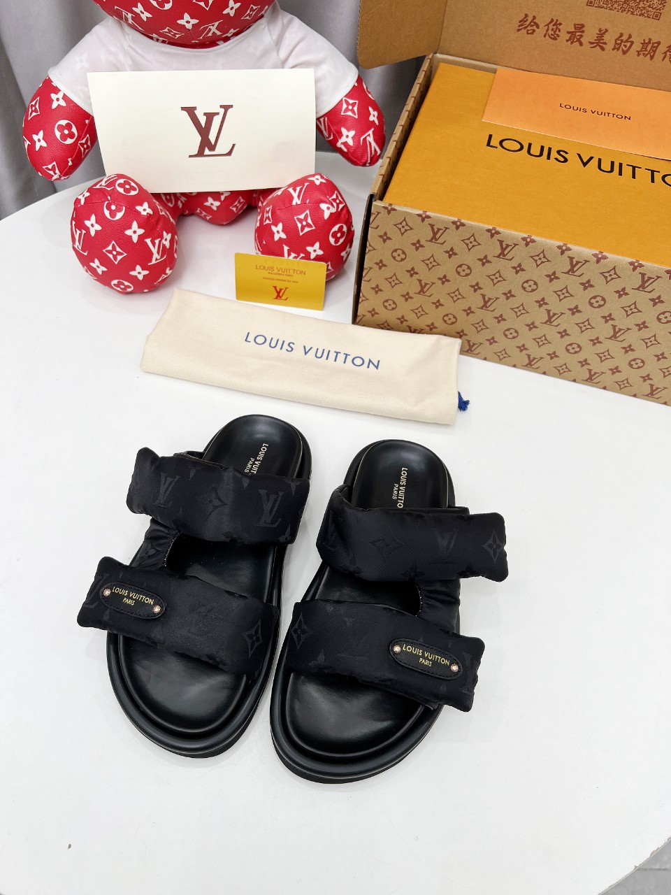 Louis Vuitton 情侣码 𝙇𝙤𝙪𝙞𝙨 𝙑𝙪𝙞𝙩𝙩𝙤𝙣 路易威登面包拖 又一 最新 强调 100%真羽绒填充