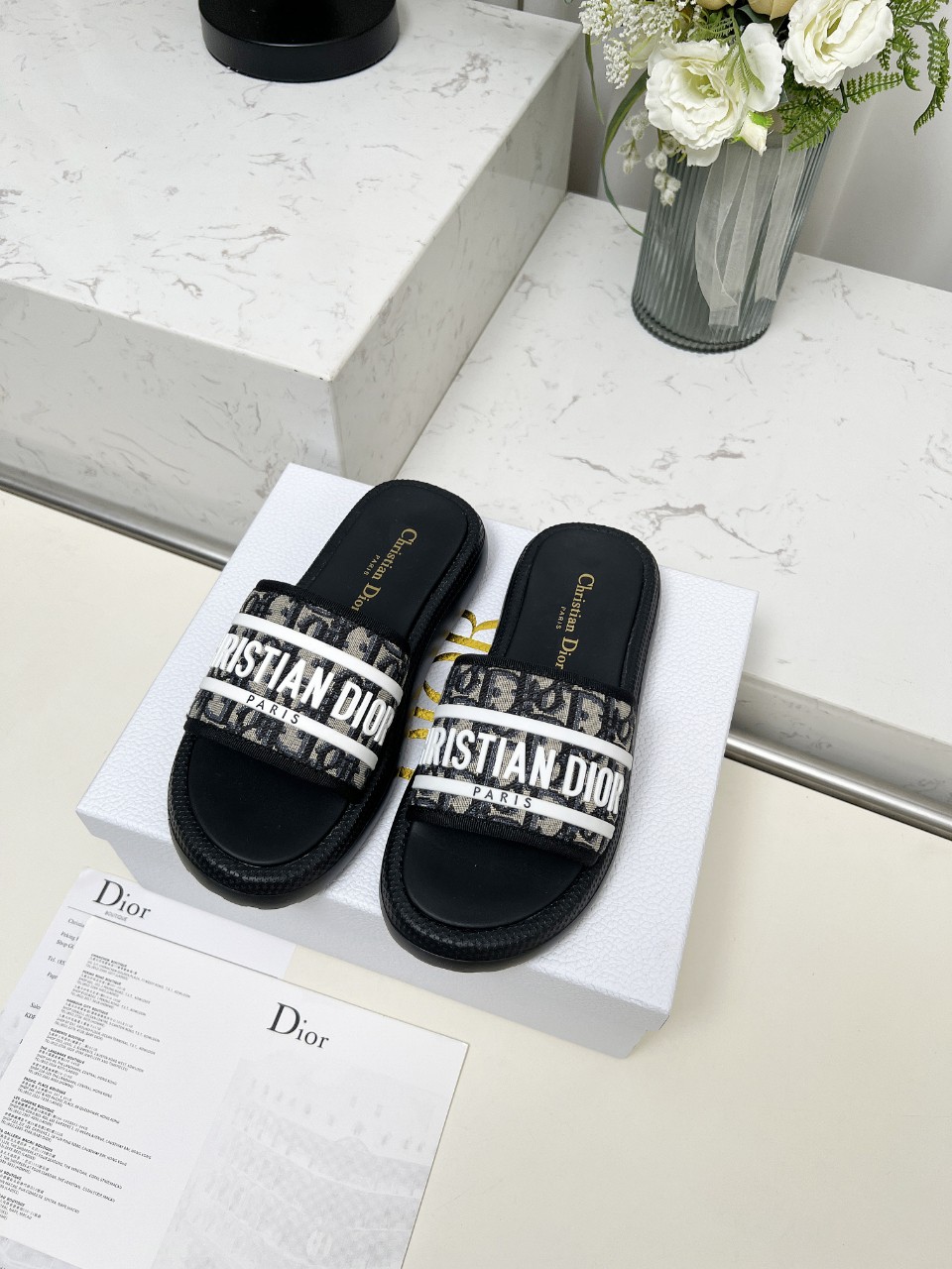 NO:537026,Dio*25 new thick-soled slippers are super lightweight and comfortable, with a cloud-like foot feeling. Imported original fabric, glue-pressing injection molding process!  Original mold TPU bottom!  Size35-40 (41 custom made), fur shoes and slippers, dior, slippers19860909Dio*25新款厚底拖鞋 超级轻便舒适 云朵般的脚感. 面进口原版布料,压胶注塑工艺！ 原版模具TPU大底！ Size35-40（41定做）,毛毛鞋拖鞋,dior,slippers,Women's Shoes