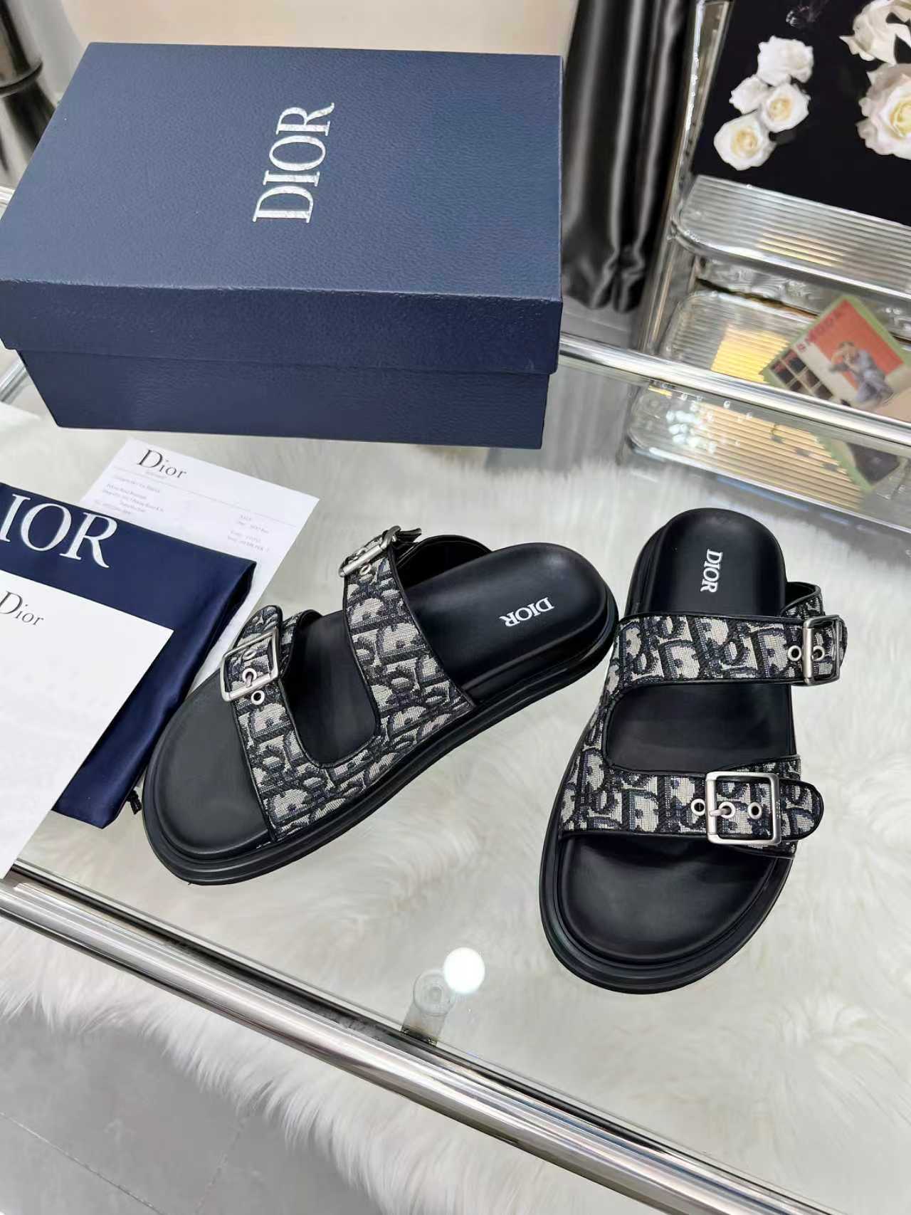 NO:537018,New color cloth, classic upgrade and new color system Dior Classic slipper series Original replica, high version, super durable and super versatile, very comfortable to put on, slim and white, original custom upper, original D hardware buckle, original TPU outsole, size 39-46, slippers, dior, dior, slippers19860909新色布面 出 经典升级加新色系 Dior迪奥 经典拖鞋系列 原版复刻 高版本 超耐看超百搭款 上脚非常舒适 显瘦又显白 鞋面原版定制鞋面,原版d五金扣 ,原版TPU大底 码数39-46码,拖鞋,dior,dior,slippers,Women's Shoes