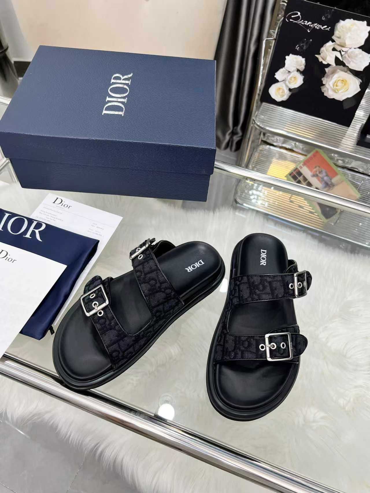 NO:537019,New color cloth, classic upgrade and new color system Dior Classic slipper series Original replica, high version, super durable and super versatile, very comfortable to put on, slim and white, original custom upper, original D hardware buckle, original TPU outsole, size 39-46, slippers, dior, dior, slippers19860909新色布面 出经典升级加新色系 Dior迪奥 经典拖鞋系列 原版复刻 高版本 超耐看超百搭款 上脚非常舒适 显瘦又显白 鞋面原版定制鞋面,原版d五金扣 ,原版TPU大底 码数39-46码,拖鞋,dior,dior,slippers,Women's Shoes