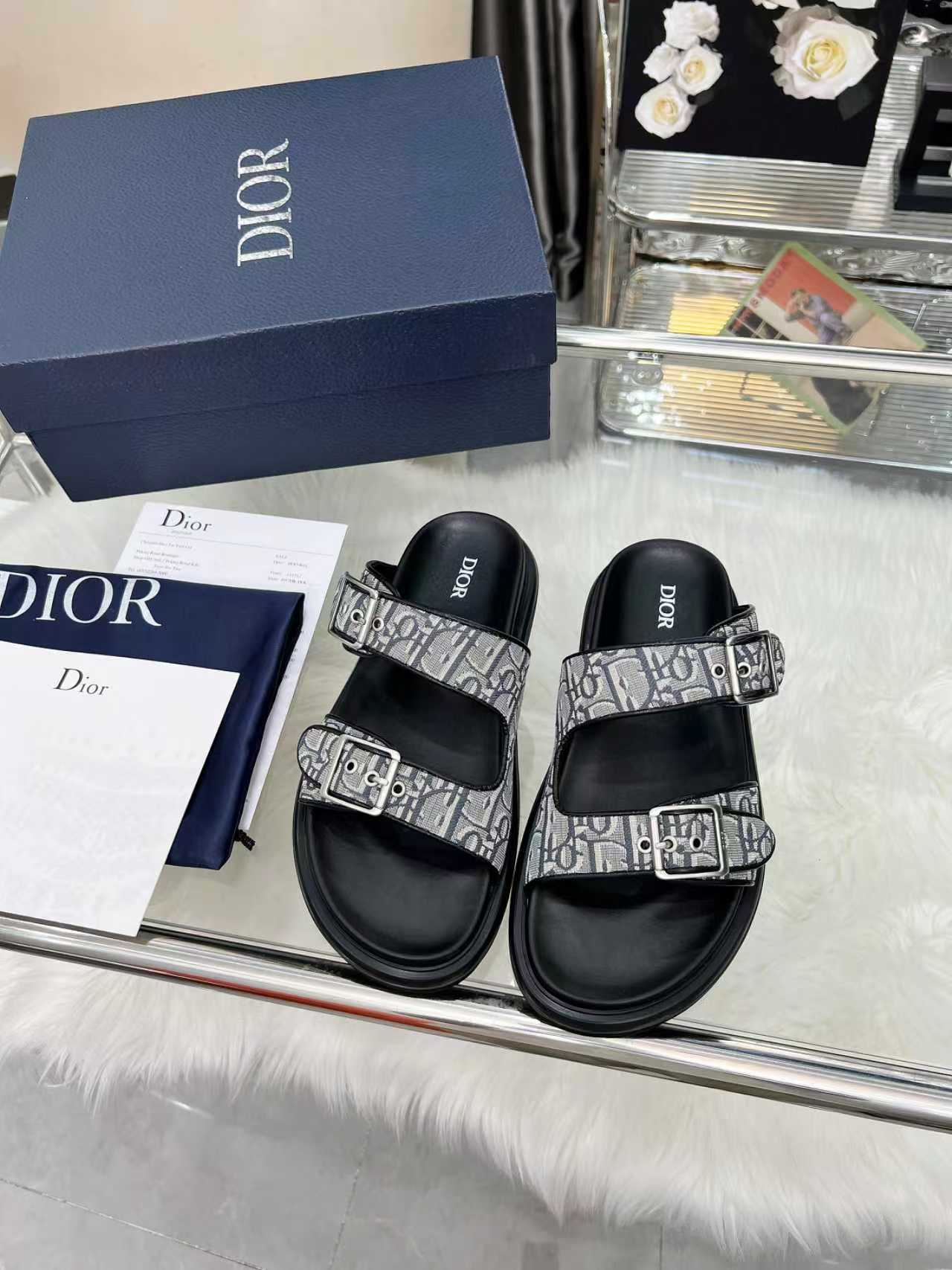 NO:537021,New color cloth, classic upgrade and new color system Dior Classic slipper series Original replica, high version, super durable and super versatile, very comfortable to put on, slim and white, original custom upper, original D hardware buckle, original TPU outsole, size 39-46, slippers, dior, dior, slippers19860909新色布面 出 经典升级加新色系 Dior迪奥 经典拖鞋系列 原版复刻 高版本 超耐看超百搭款 上脚非常舒适 显瘦又显白 鞋面原版定制鞋面,原版d五金扣 ,原版TPU大底 码数39-46码,拖鞋,dior,dior,slippers,Women's Shoes
