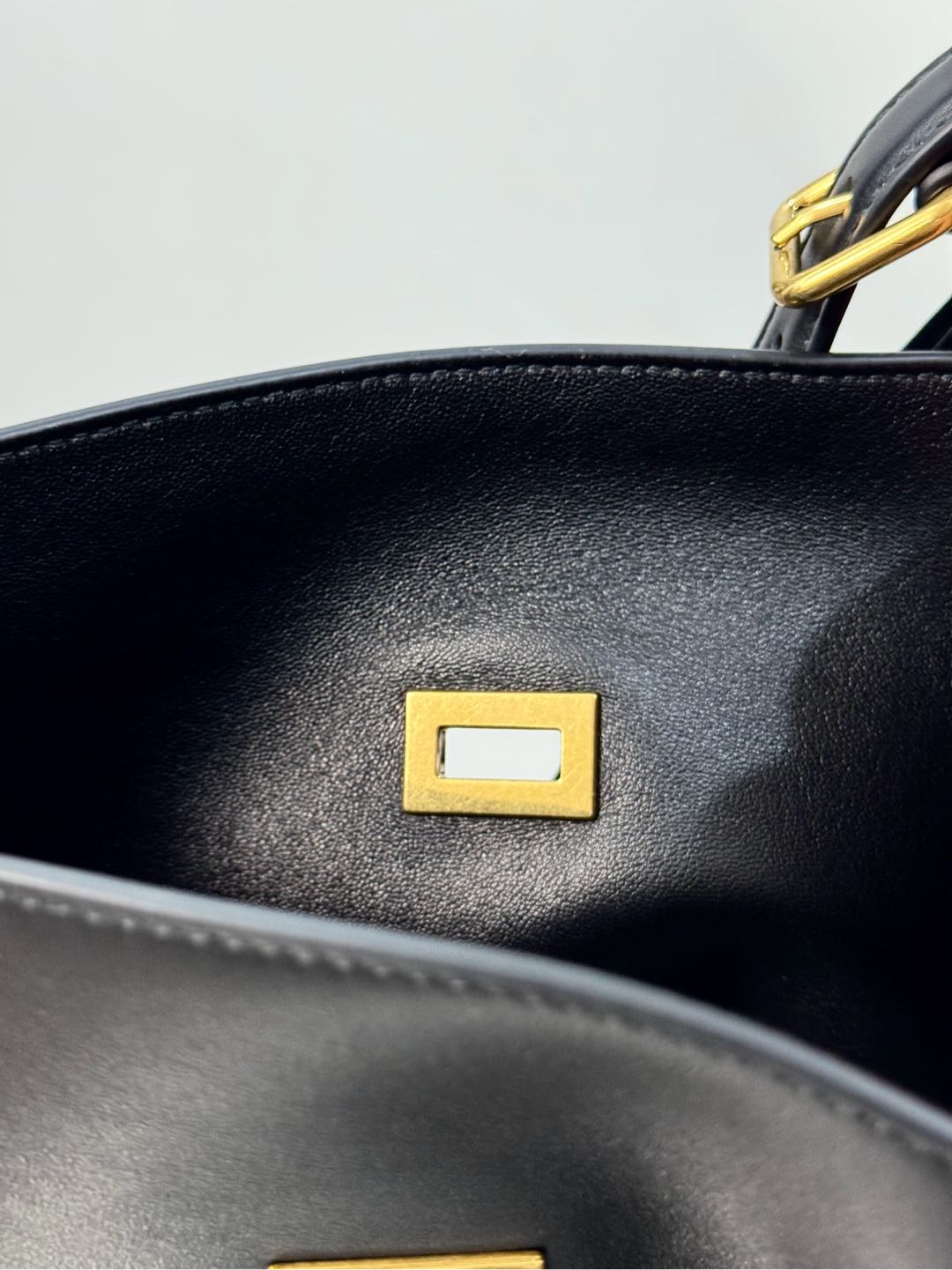 Balenciaga Borse a Secchiello 10 i1735220215321 134 0 8