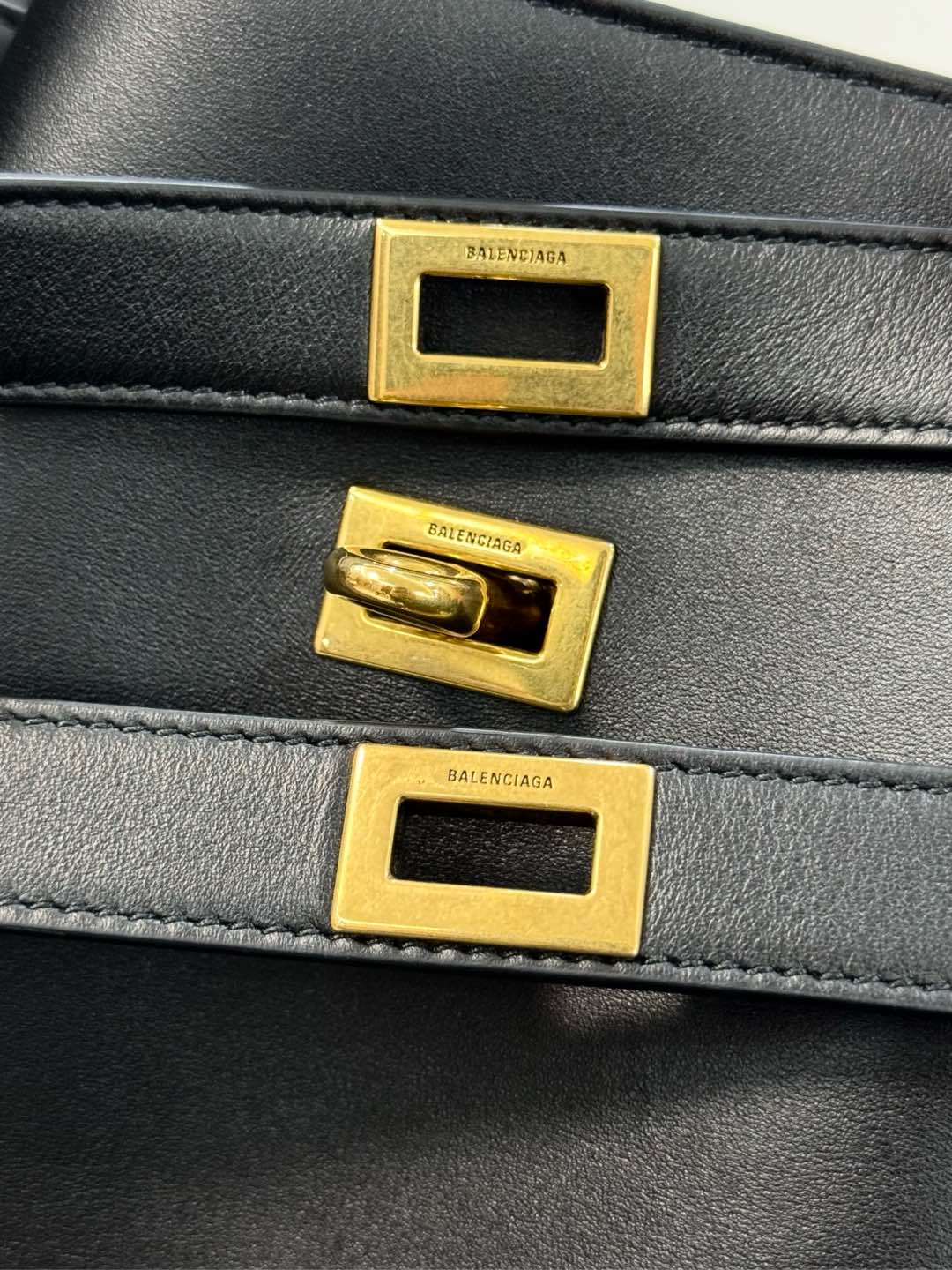 Balenciaga Borse a Secchiello 7 i1735220215321 2966 0 5