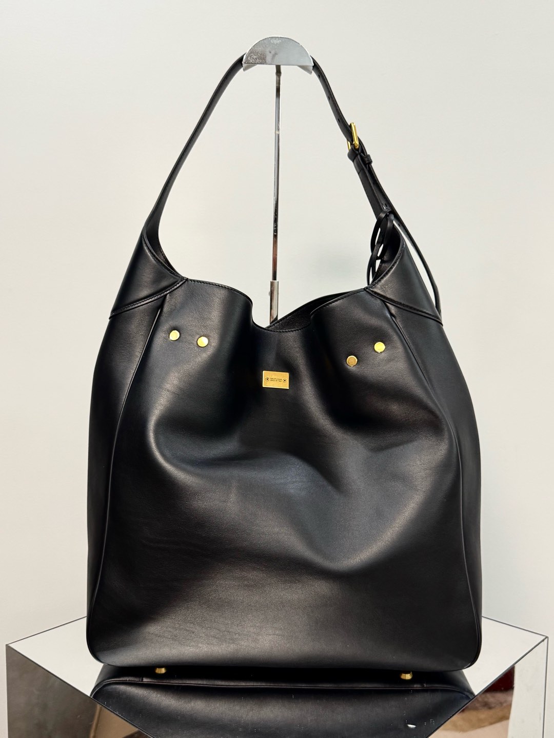 Balenciaga Borse a Secchiello 3 i1735220215321 3864 0 1