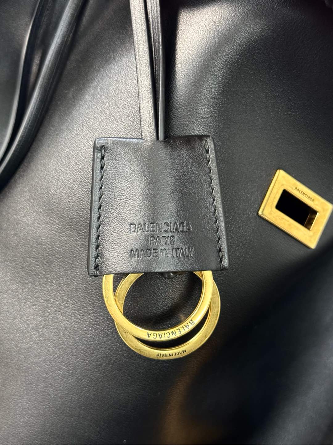 Balenciaga Borse a Secchiello 11 i1735220215321 4901 0 9