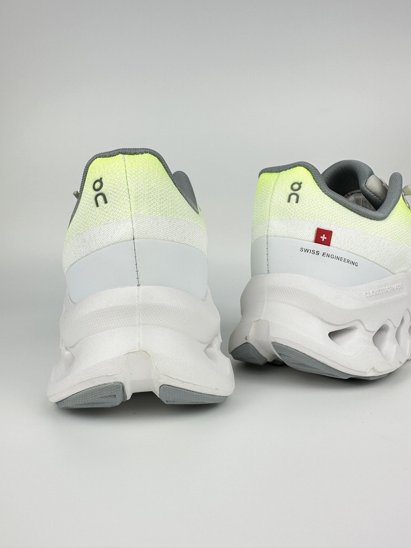 ON 클라우드틸트 러닝화 28865 이미지 8
