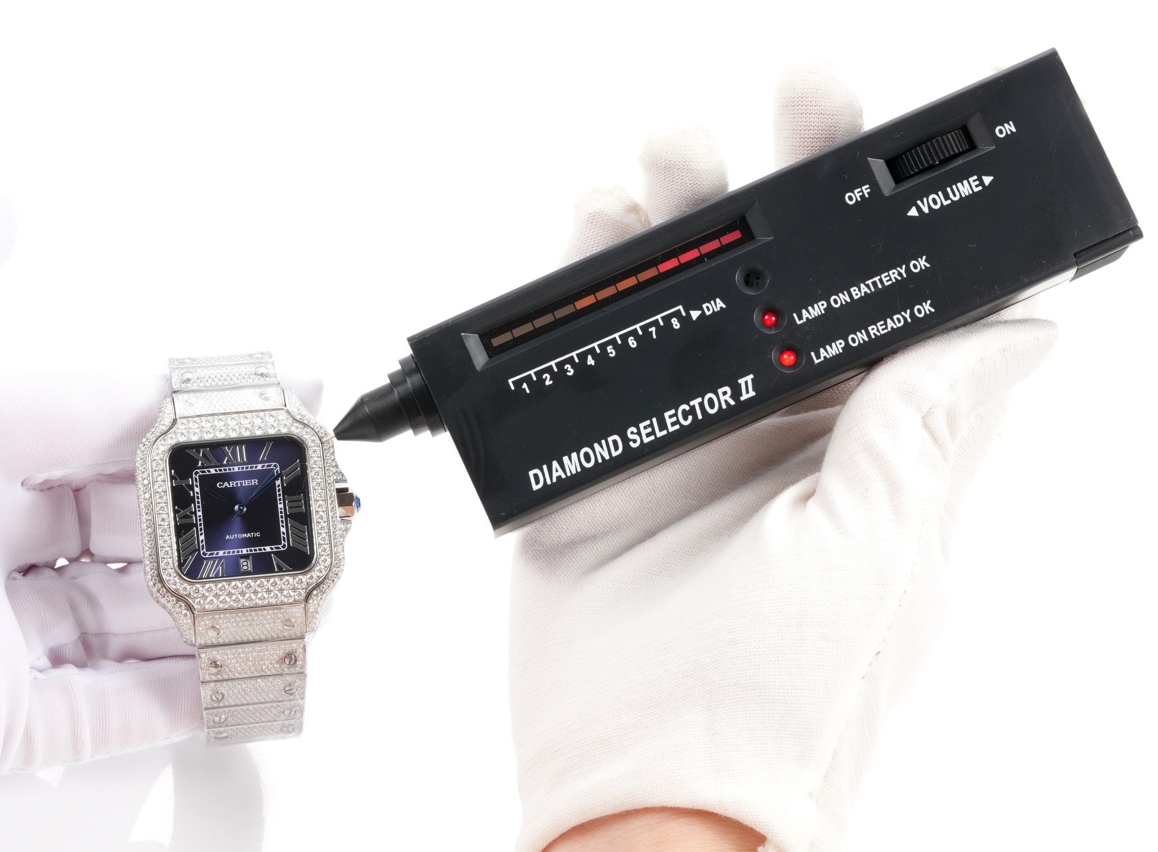 NO:641272,F4 Real Moissanite!  !!18k electroplating, extremely luxurious!  Arrived in very small quantity!  Gypsophila Cartier Santos Gypsophila Moissanite version, the entire watch is hand-inlaid with D-color VVS grade Moissanite diamond. All stones can pass the professional test pen test. The refractive index of Moissanite diamond is 2.65-2.69 (diamond 2.42). It has the same diamond luster as diamonds, the 'fire shine' is stronger, and the hardness is second only to diamonds. The inlay process adopts fancy-shaped irregular inlays (Flower Setting).  ), different from the moissanite processing technology in the market, the stones are very dense and have no gaps, which solves the pain point of many customers' requirements for tightness of the stones. 316L fine steel material, watch head size 40MM, sapphire glass mirror, using ultra-high cost performance movement machine, genuine 1:1 mold opening, truly interchangeable with original accessories. Waterproof depth 10 bar (approximately meters) The entire watch is manually inlaid  It shines at 360 degrees without blind spots, and has the most gems so far. Luxury cannot be completely summarized, it is more about nobility + dazzling. It is absolutely yyds to wear. The strap without screws, the diamond strap, the sparkling strap is very comfortable and comfortable!  Welcome to taste,cartier19860909F4 真莫桑钻！!!18k电镀 奢华至极！极少量到货！满天星卡地亚山度士满天星莫桑钻版本,整表纯手工镶嵌 D 色 VVS 级莫桑钻（ Moissanite diamond）全部石头都可以通过专业测试笔测试,莫桑钻( Moissanite diamond）折射率2.65-2.69（钻石2.42),具有与钻石相同的金刚光泽,'火彩 shine '更强,硬度仅次于钻石,镶嵌工艺采用花式状不规则镶嵌（ Flower Setting ),不同于市场莫桑钻加工的工艺,做到石头之间非常密集毫无空隙,解决了许多客户对石头紧密这方面要求的痛点,316L精钢材料,表头尺寸40MM,蓝宝石玻璃镜面,采用性价比超高机芯机,正品1:1开模,真正做到可同原版配件互换.防水深度10巴（约米）整表手工镶嵌 三百六十度无死角闪亮,迄今为止镶嵌宝石最多.奢华已无法完全概括,更多的是尊贵+耀眼.佩戴起来绝对的yyds 没有螺丝的表带 钻石的表带 闪闪发光的表带非常贴手舒服！欢迎品鉴,,cartier,Watch