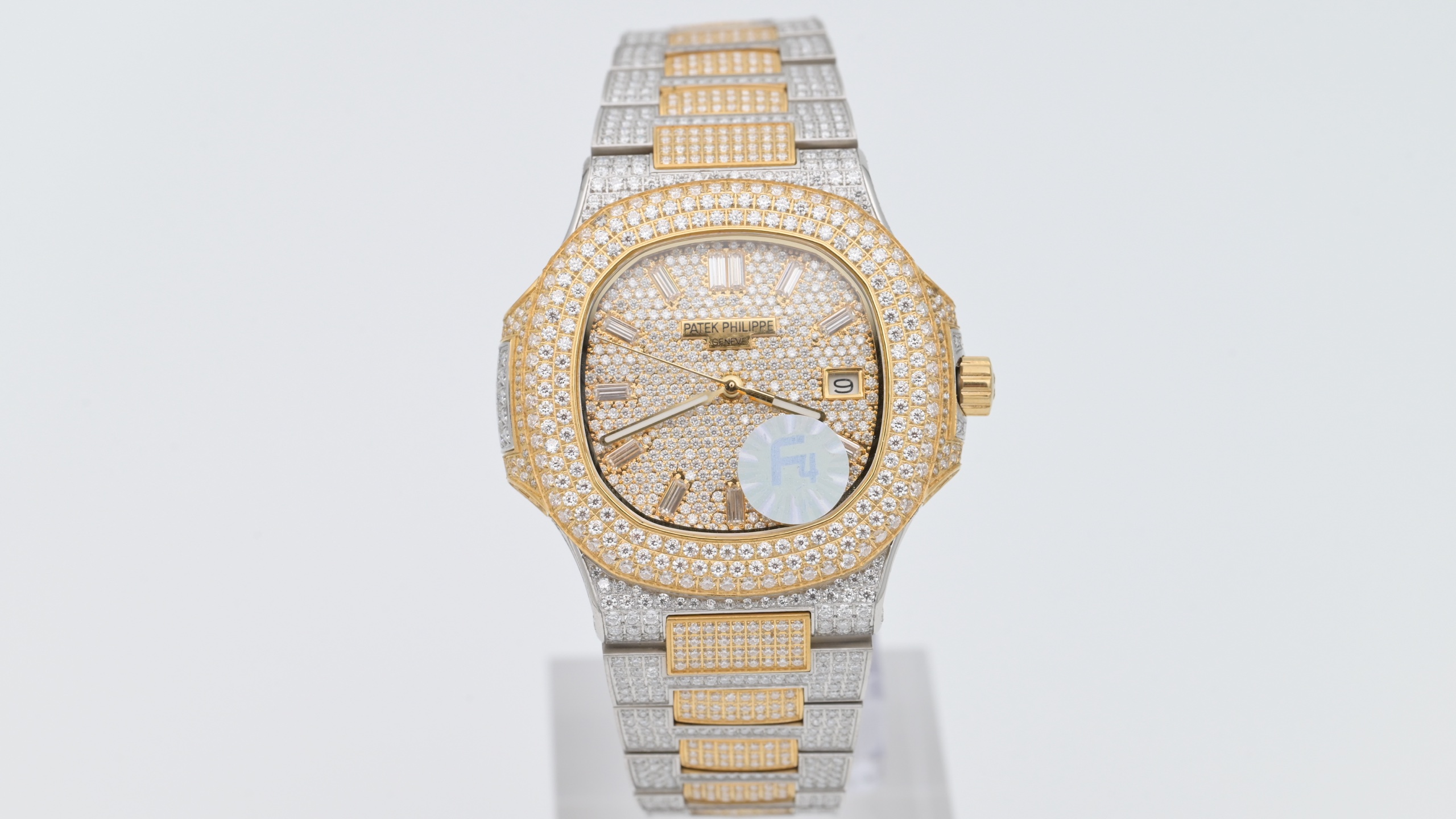 NO:820557,Gold F4 Real Moissanite!  PP Patek Philippe, 5711 Nautilus series, Gypsophila star series, f4 Nautilus, extremely luxurious!  Arrived in very small quantities!  Starry Moissanite version, the entire table is hand-inlaid with D-color VVS grade Moissanite diamonds. All stones can pass the professional test pen test. The refractive index of Moissanite diamond is 2.65-2.69 (diamond 2.42). It has the same diamond luster as diamonds, the 'fire shine' is stronger, and the hardness is second only to diamonds. The inlay process adopts fancy-shaped irregular inlays (Flower Setting).  ), different from the moissanite processing technology in the market, the stones are very dense and have no gaps, which solves the pain point of many customers' requirements for tightness of the stones. 316L fine steel material, watch head size 40MM, sapphire glass mirror, paired with a customized version of the Cal.330 automatic movement mechanical watch, high-end luxury, welcome to watch friends, patek philippe19860909金 F4 真莫桑钻！PP 百达翡丽,5711 鹦鹉螺系列 满天星系列, f4 鹦鹉螺 奢华至极！极少量到货！满天星莫桑钻版本,整表纯手工镶嵌 D 色 VVS 级莫桑钻（ Moissanite diamond）全部石头都可以通过专业测试笔测试,莫桑钻( Moissanite diamond）折射率2.65-2.69（钻石2.42),具有与钻石相同的金刚光泽,'火彩 shine '更强, 硬度仅次于钻石,镶嵌工艺采用花式状不规则镶嵌（ Flower Setting ),不同于市场莫桑钻加工的工艺,做到石头之间非常密集毫无空隙,解决了许多客户对石头紧密这方面要求的痛点,316L精钢材料,表头尺寸40MM,蓝宝石玻璃镜面 ,搭配定制版改Cal.330自动机芯机械腕表, 高端奢华,欢迎各位表友品鉴,,,patek philippe,Watch