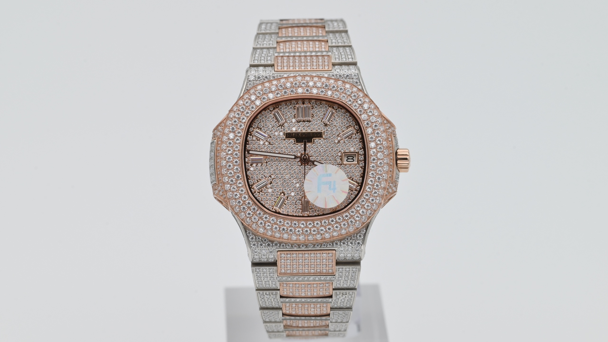 NO:765866,F4 Real Moissanite!  Patek Philippe, 5711 Nautilus series, Gypsophila series, extremely luxurious!  Arrived in very small quantities!  Starry Moissanite version, the entire table is hand-inlaid with D-color VVS grade Moissanite diamonds. All stones can pass the professional test pen test. The refractive index of Moissanite diamond is 2.65-2.69 (diamond 2.42). It has the same diamond luster as diamonds, the 'fire shine' is stronger, and its hardness is second only to diamonds. The inlay process adopts fancy-shaped irregular inlays (Flower Setting).  ), different from the moissanite processing technology in the market, the stones are very dense and have no gaps, which solves the pain point of many customers' requirements for tightness of the stones. 316L fine steel material, watch head size 40MM, sapphire glass mirror, with customized version of Cal. automatic movement, high-end luxury, welcome all watch friends to taste.,, patek philippe19860909F4 真莫桑钻！百达翡丽,5711 鹦鹉螺系列 满天星系列 奢华至极！极少量到货！满天星莫桑钻版本,整表纯手工镶嵌 D 色 VVS 级莫桑钻（ Moissanite diamond）全部石头都可以通过专业测试笔测试,莫桑钻( Moissanite diamond）折射率2.65-2.69（钻石2.42),具有与钻石相同的金刚光泽,'火彩 shine '更强,硬度仅次于钻石,镶嵌工艺采用花式状不规则镶嵌（ Flower Setting ),不同于市场莫桑钻加工的工艺,做到石头之间非常密集毫无空隙,解决了许多客户对石头紧密这方面要求的痛点,316L精钢材料,表头尺寸40MM,蓝宝石玻璃镜面 ,搭配定制版改Cal.自动机芯,高端奢华,欢迎各位表友品鉴.,,patek philippe,Watch