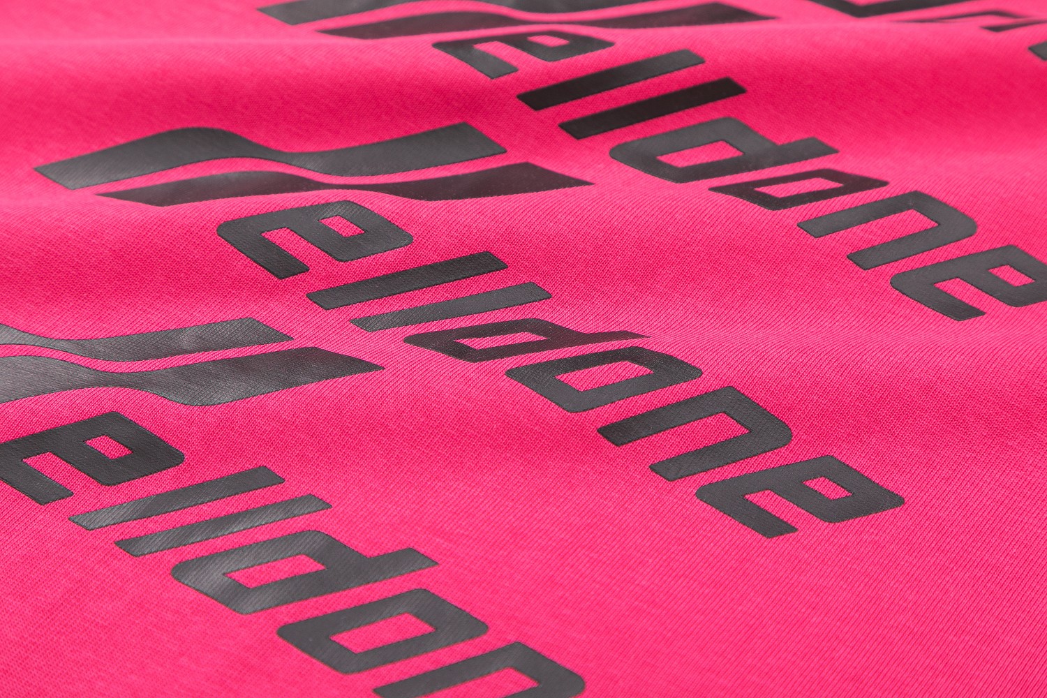 High-Quality PIH Black Logo Short Sleeve T-Shirt in 5-Letter Bullet Screen Style - 图片 4