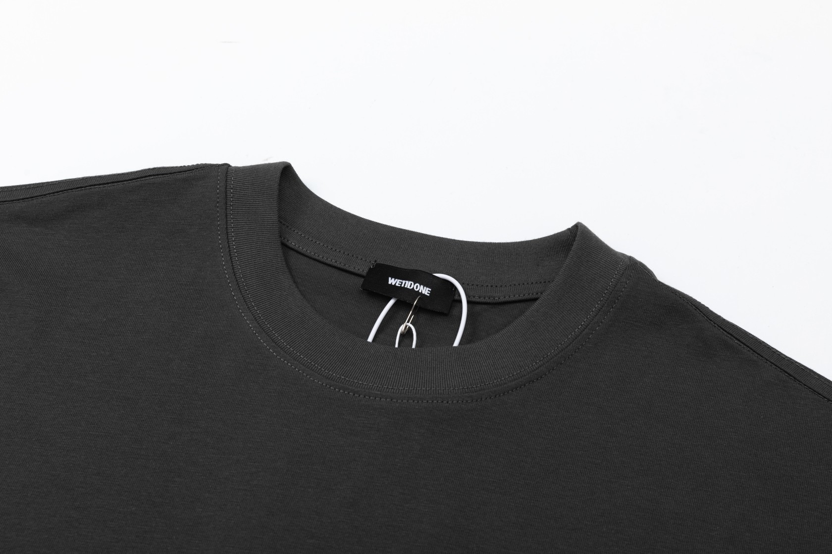 High-Quality Back Sculpted Short-Sleeve T-Shirts by Wee11Done: Fabric, Design, Colors, Sizes. - 图片 6