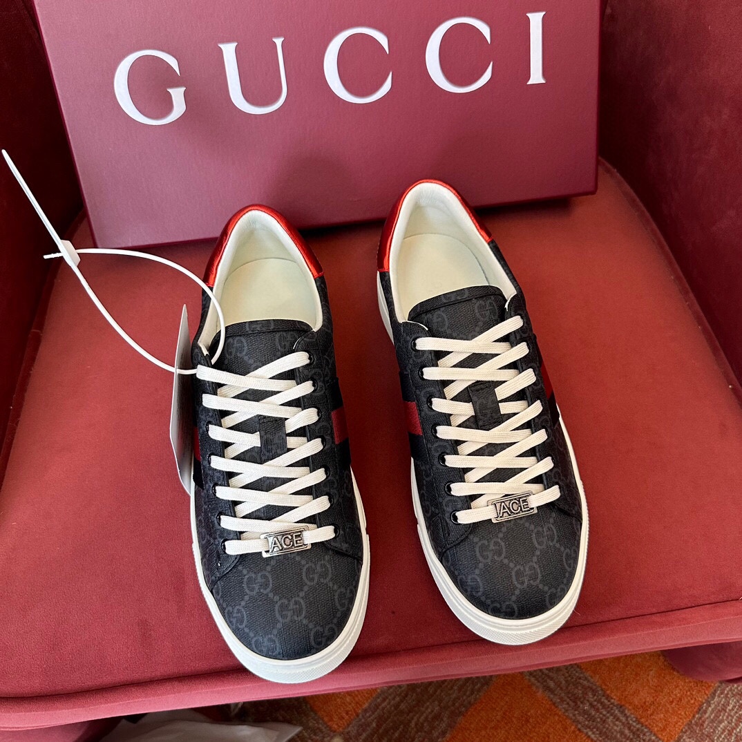 구찌 Ace 화이트 스니커즈 레플리카 26630