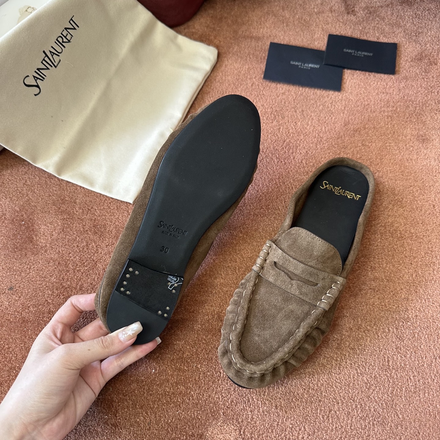 생로랑 YSL 장어 가죽 스웨이드 뮬 108325 이미지 7