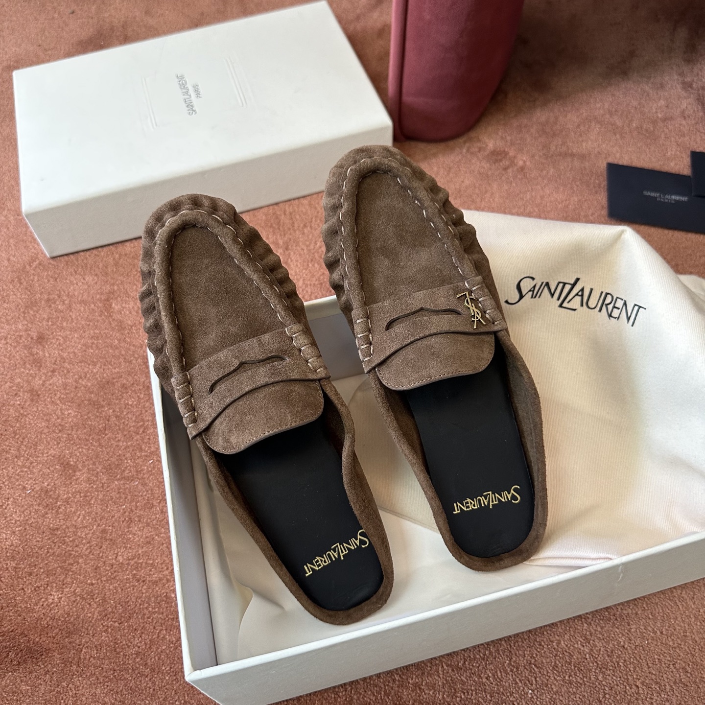 생로랑 YSL 장어 가죽 스웨이드 뮬 108325 이미지 8