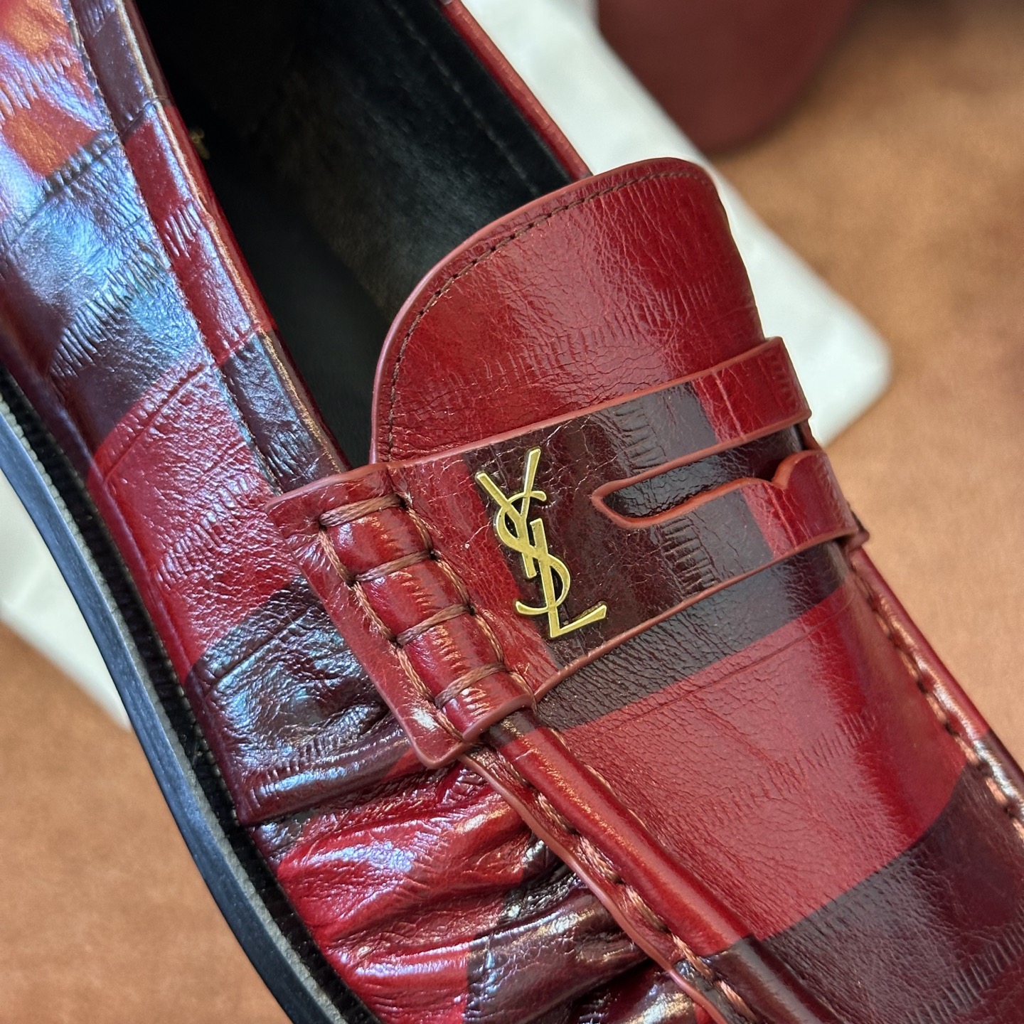 생로랑 YSL 앞코 덮인 장어가죽 뮬 로퍼 108291 이미지 3